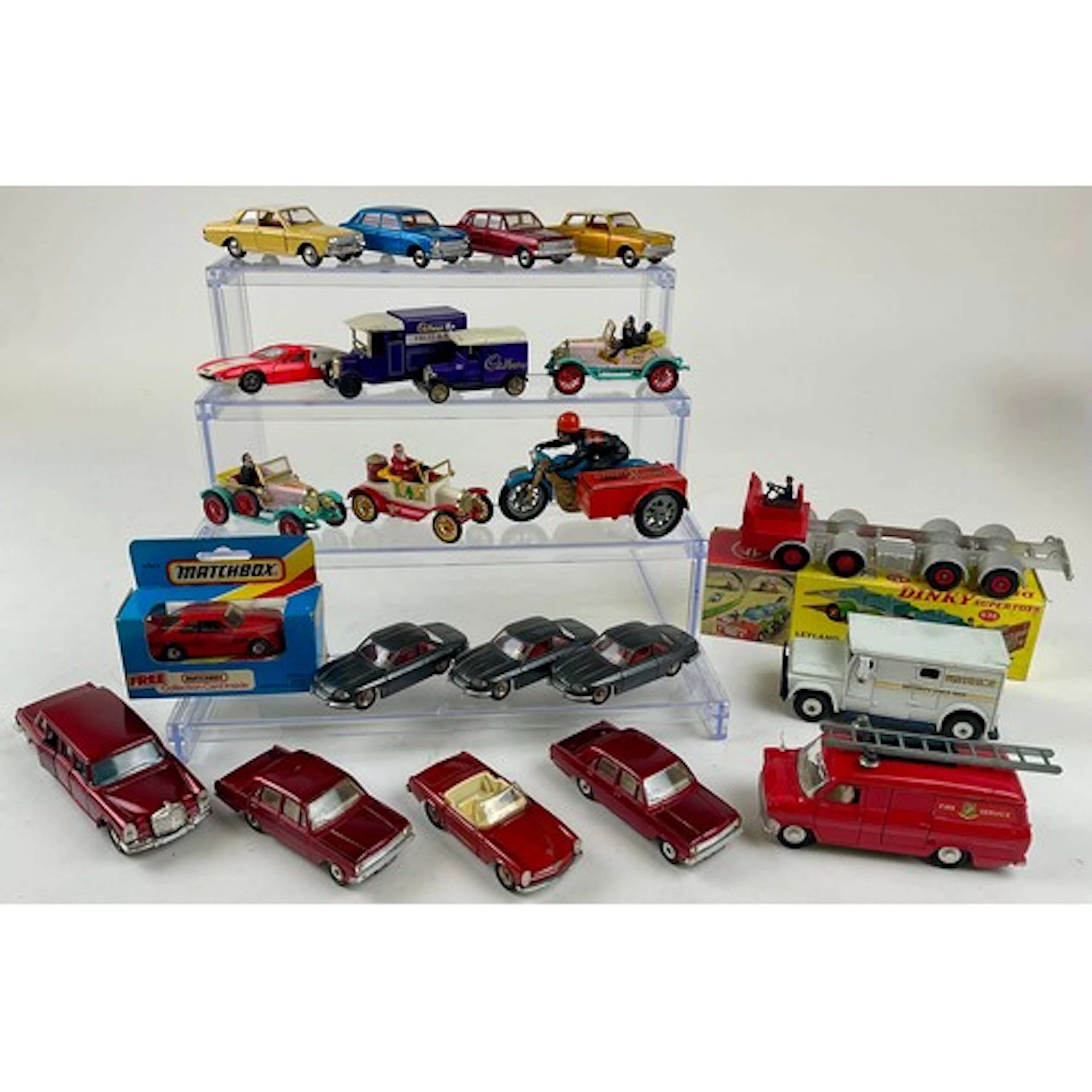 Dinky Toys - 154 Ford Taunus, creamy yellow white roof, Ford...