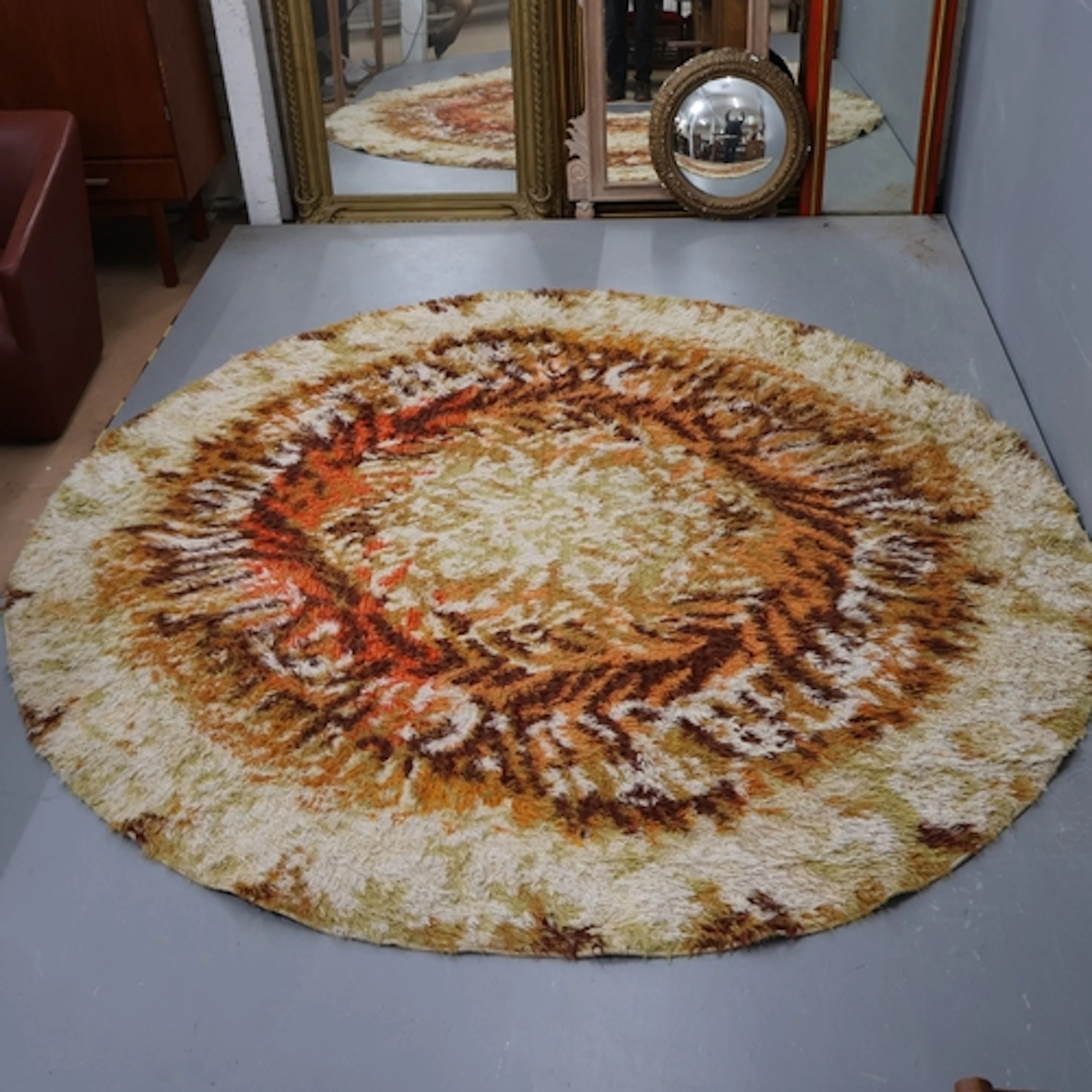 A large 1970s Danish design hand tufted woollen circular mod...