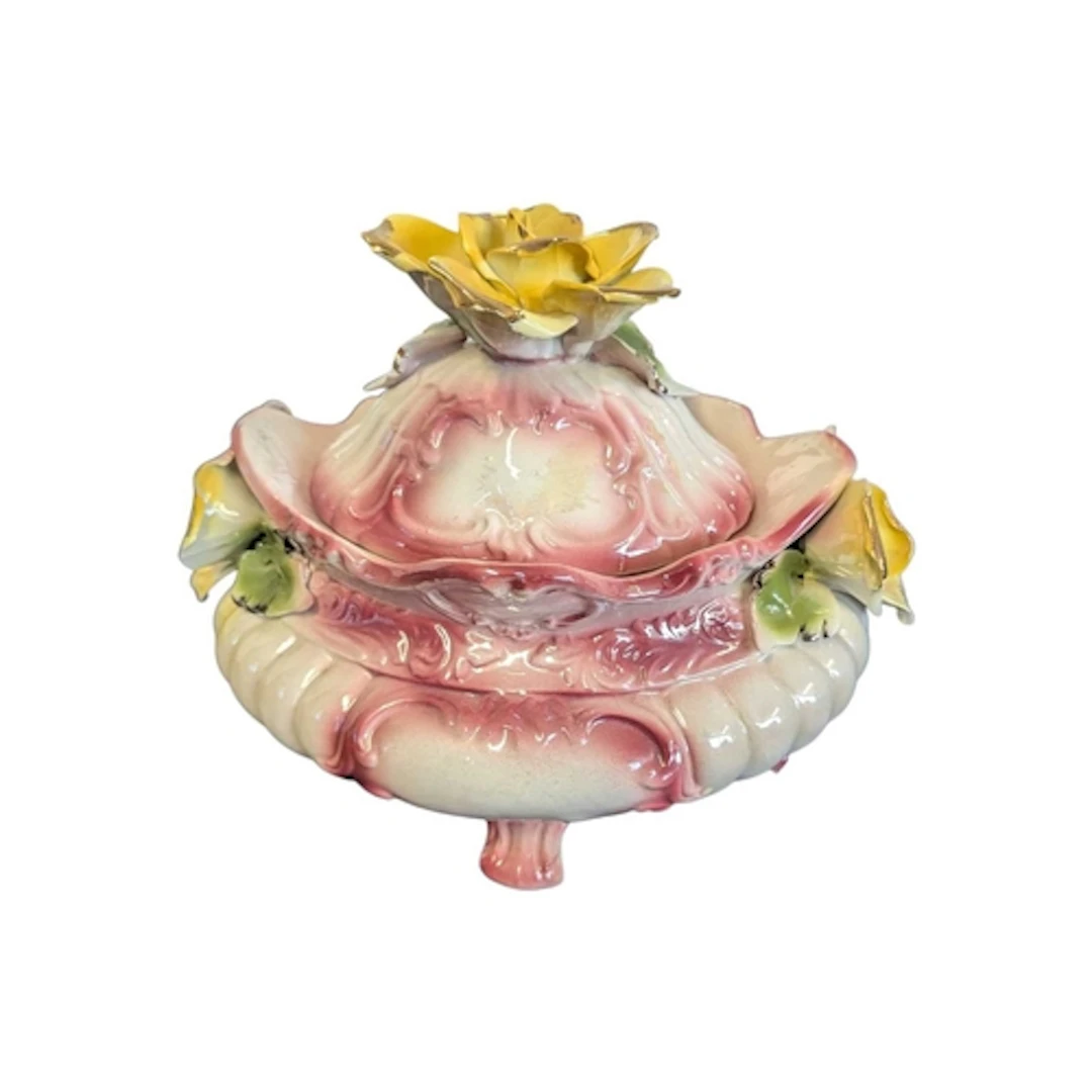 Capodimonte - An early 20th century Italian porcelain tureen...