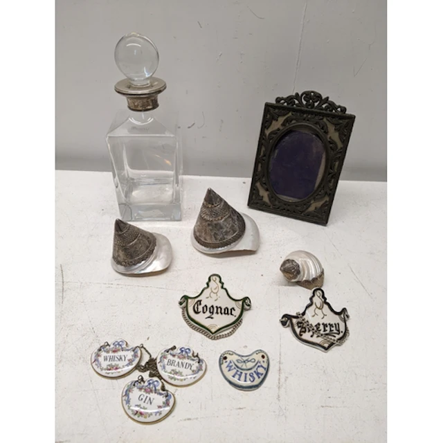 A Broadway glass and silver collared whisky decanter, Birmin...