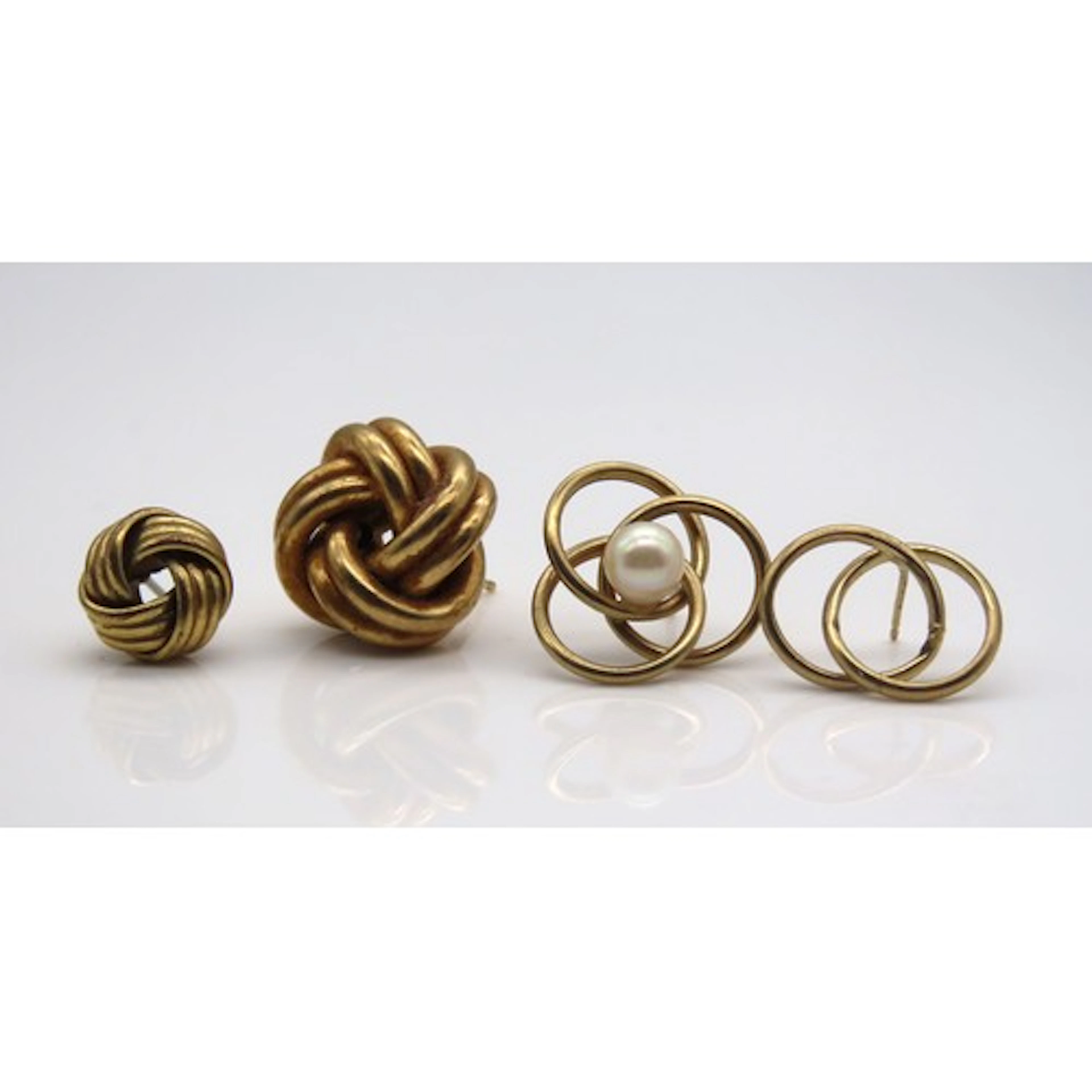 Three single 9ct gold earrings, 3.8 grams, together with a g...