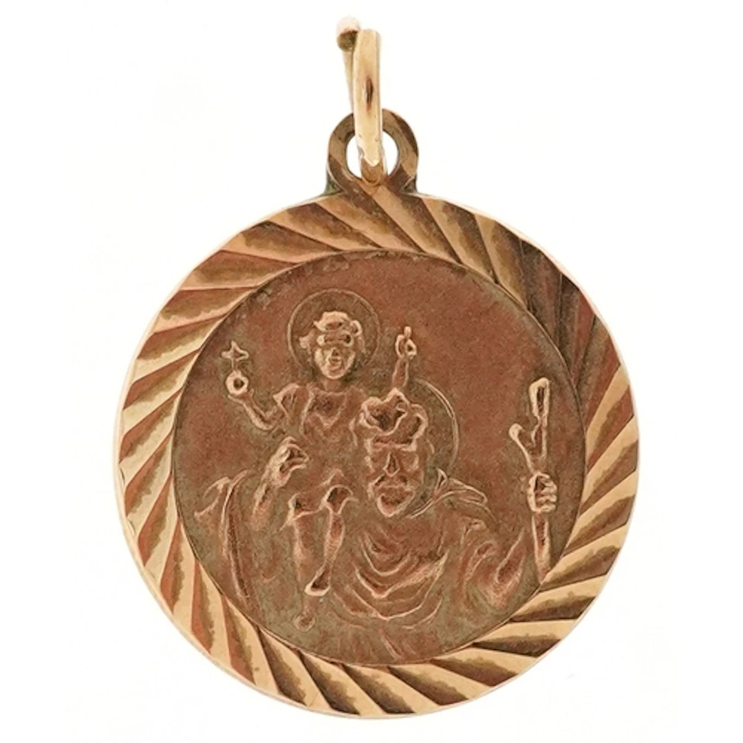 9ct gold St. Christopher pendant, 15.0mm in diameter, 1.8g.