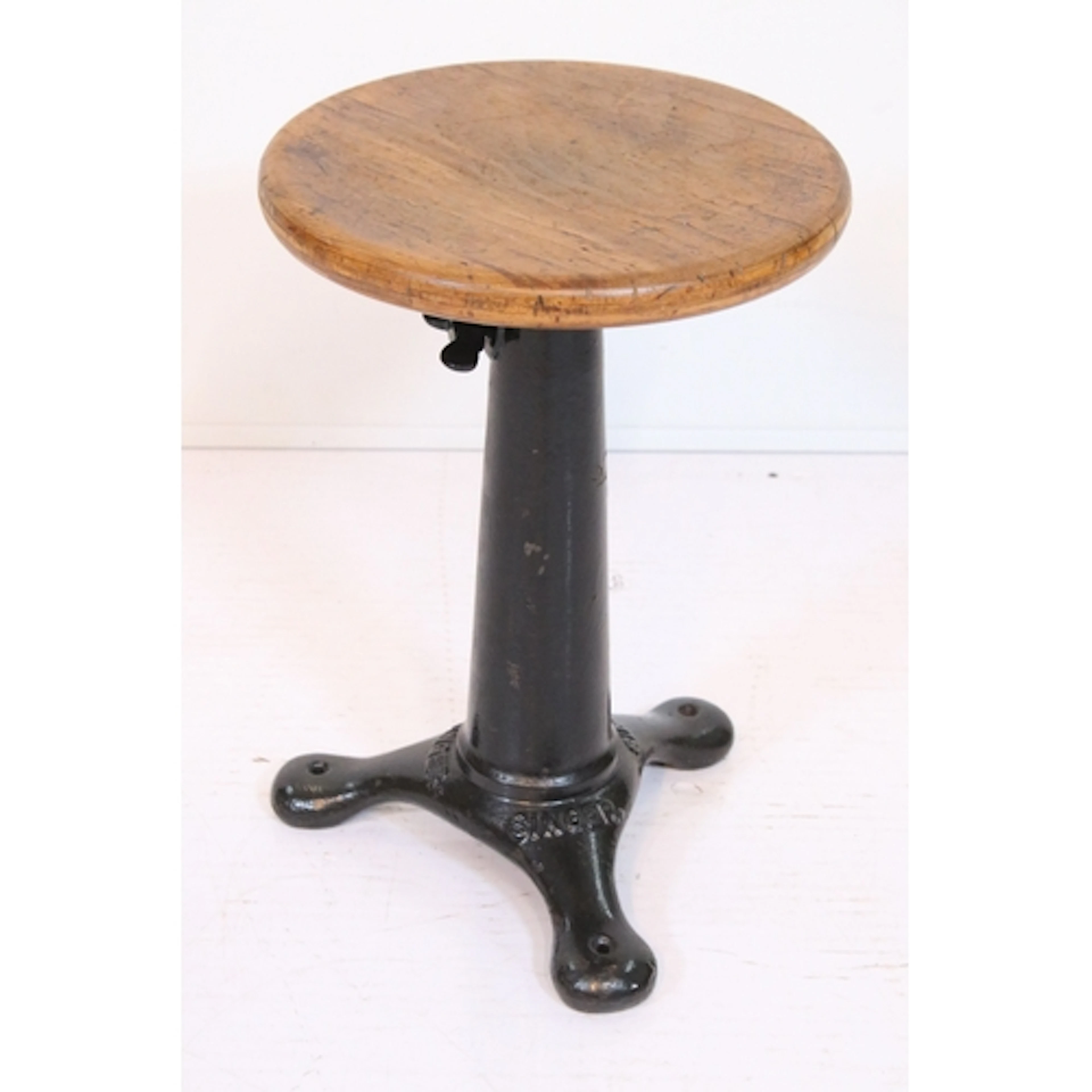 Early 20th century industrial Singer machinist's stool, havi...