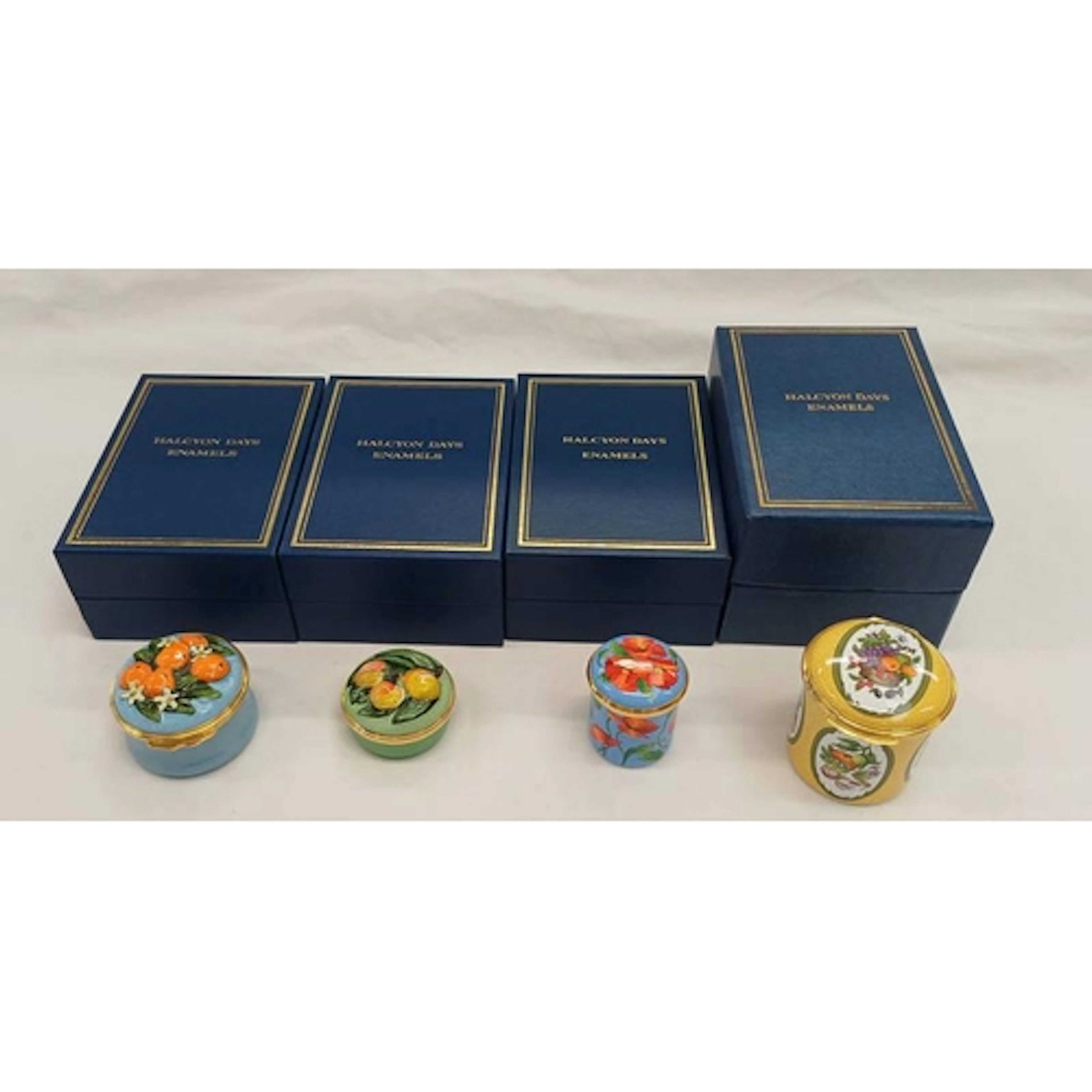 4 HALCYON DAYS ENAMEL BOXES : FRUIT BOX, PEACHES SCULPTURED,...