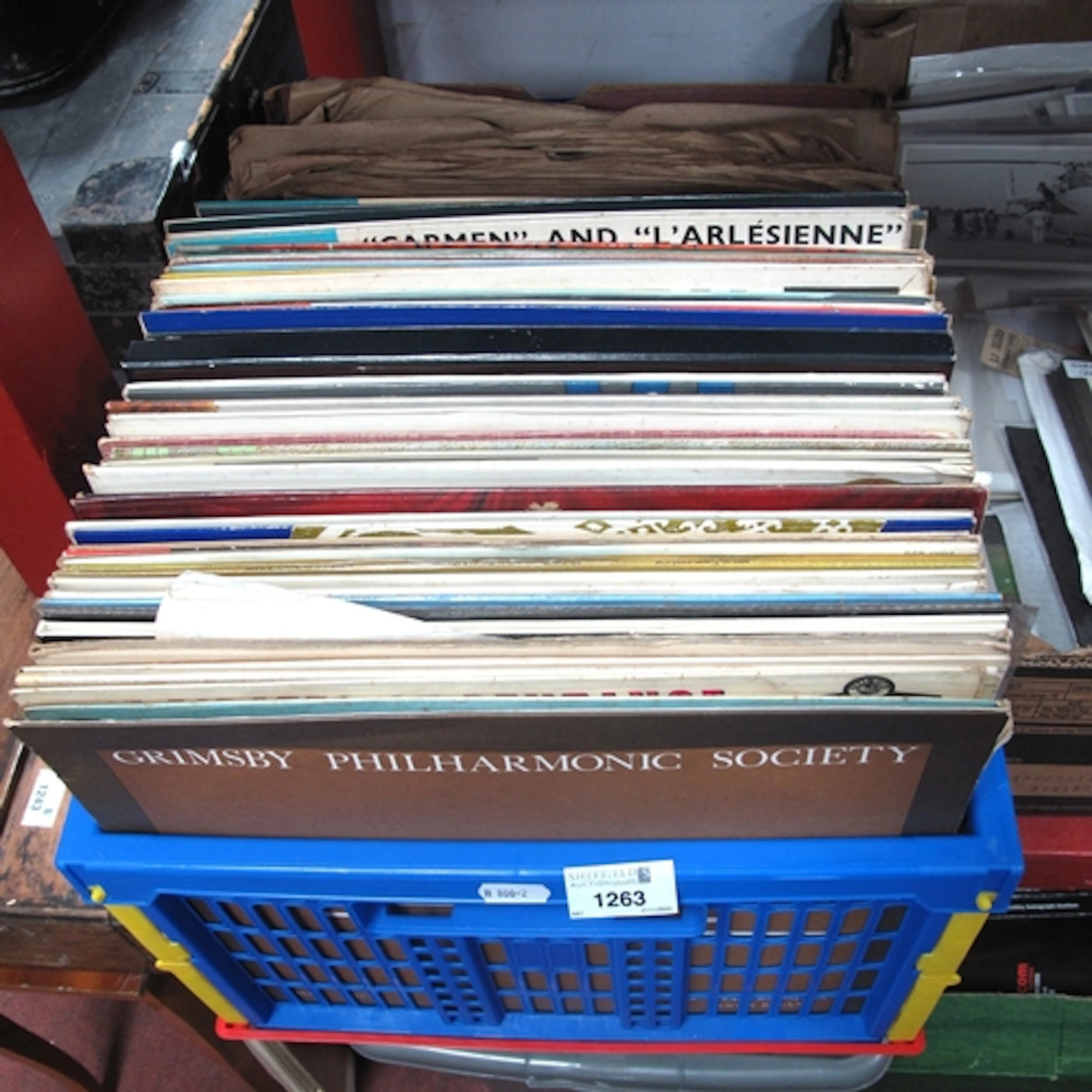 Large quantity of vintage LP, shellac and single vinyl recor...