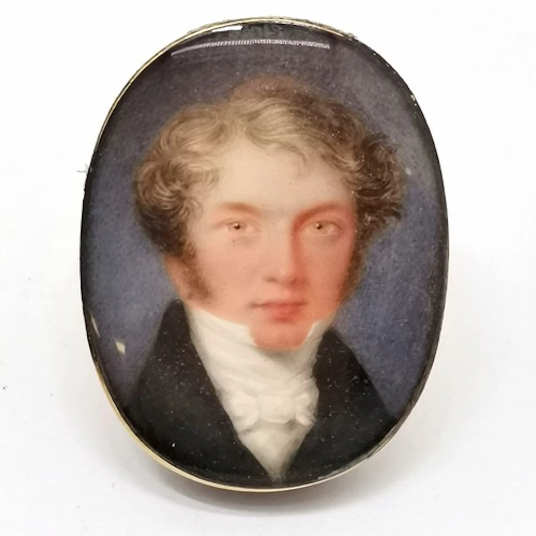 Antique portrait miniature of a gentleman - 4cm