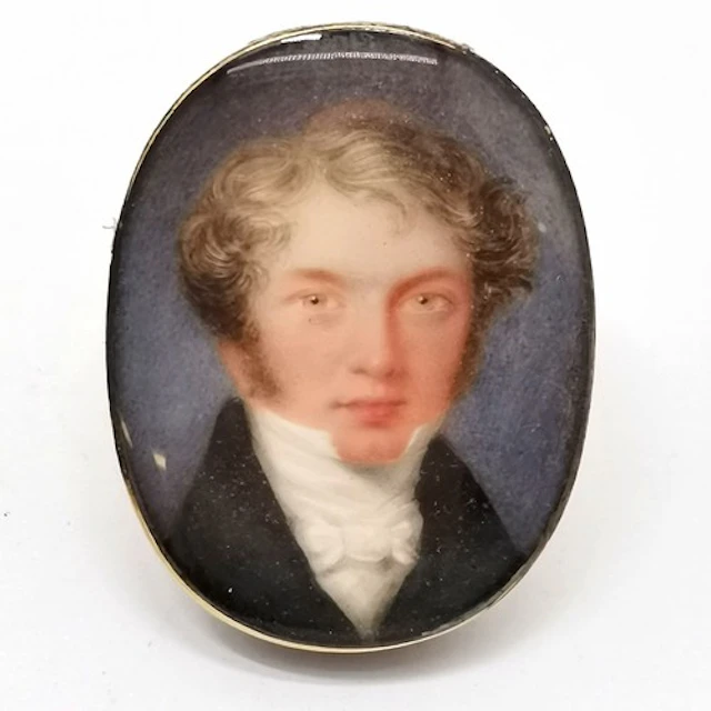 Antique portrait miniature of a gentleman - 4cm