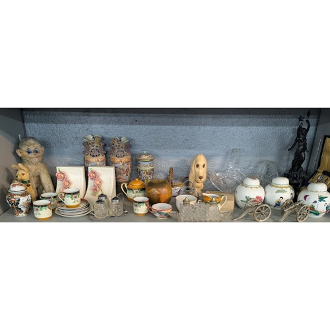 Collectable and domestic ceramics and glassware to include C...