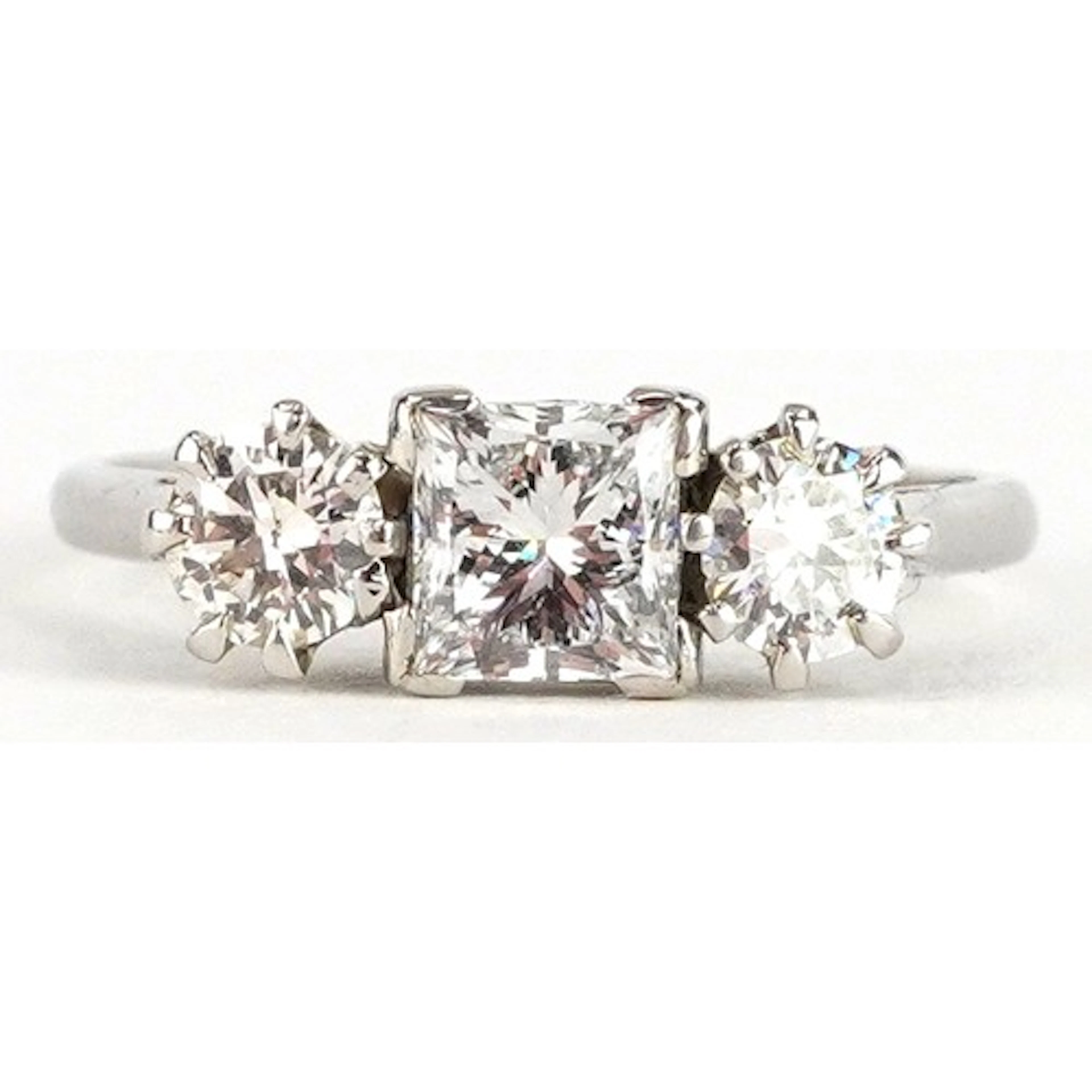 Platinum diamond trilogy, total diamond weight approximately...