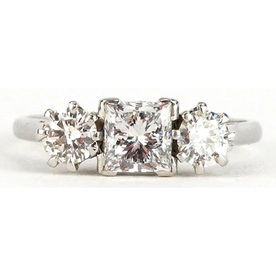 Platinum diamond trilogy, total diamond weight approximately...