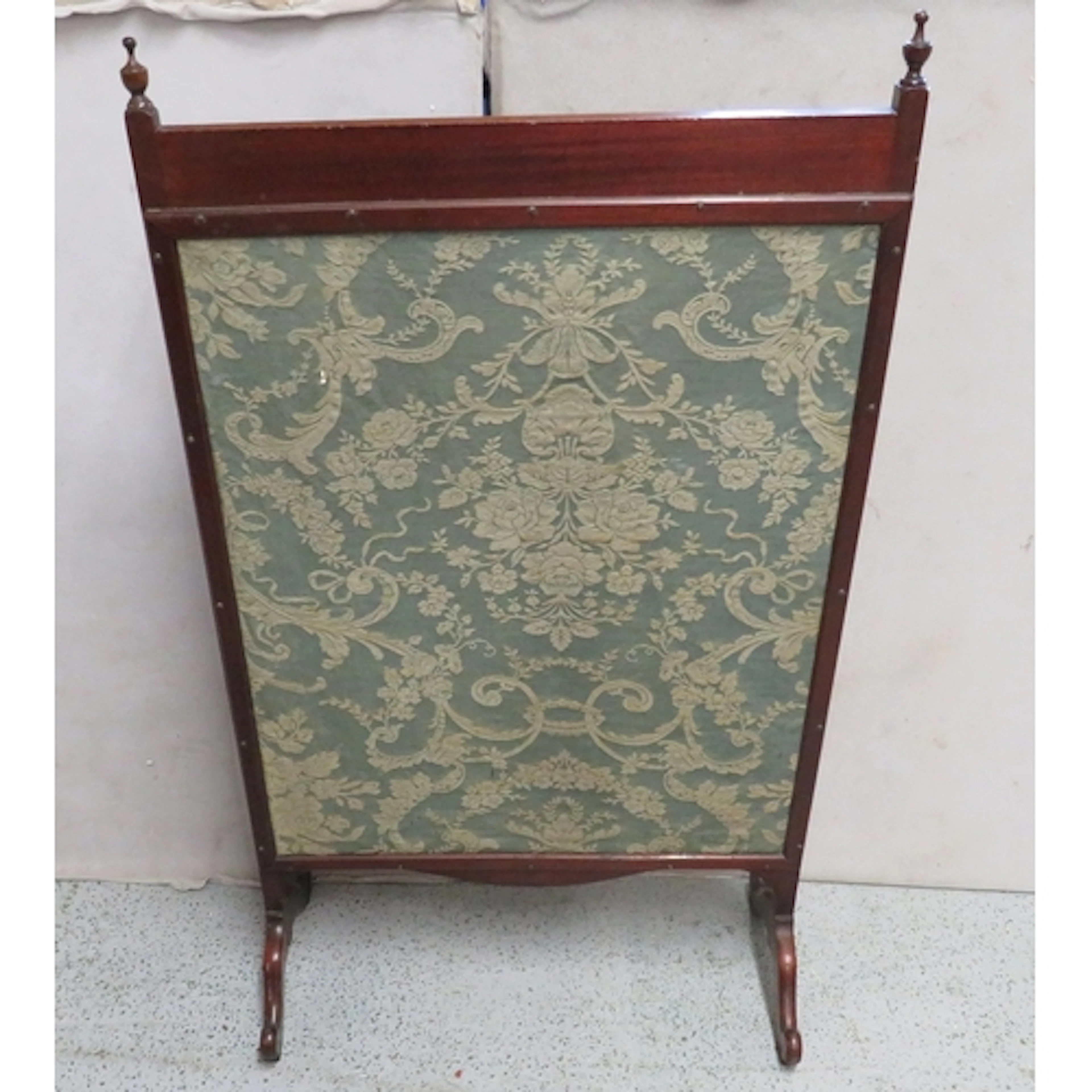 Large Mahogany Vintage Firescreen with tapestry to centre ap...