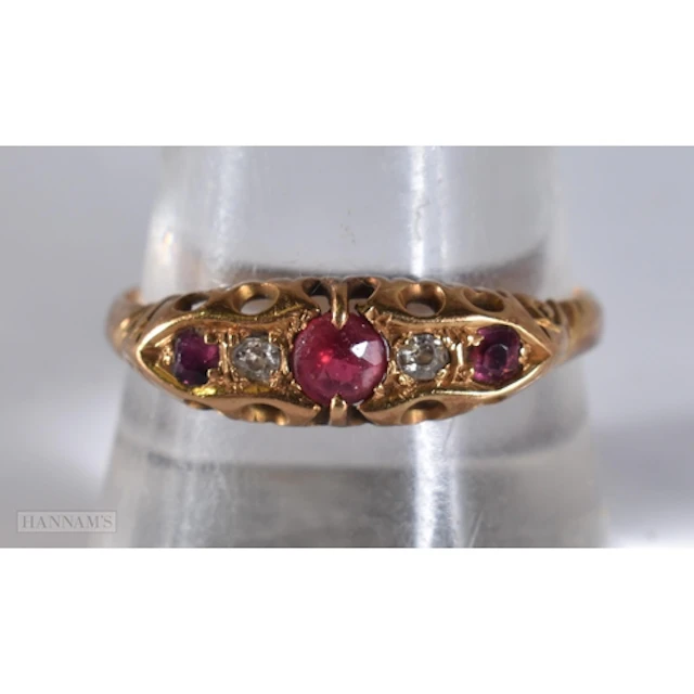 18ct gold antique ruby & diamond boat ring. Size U, (2.3g)