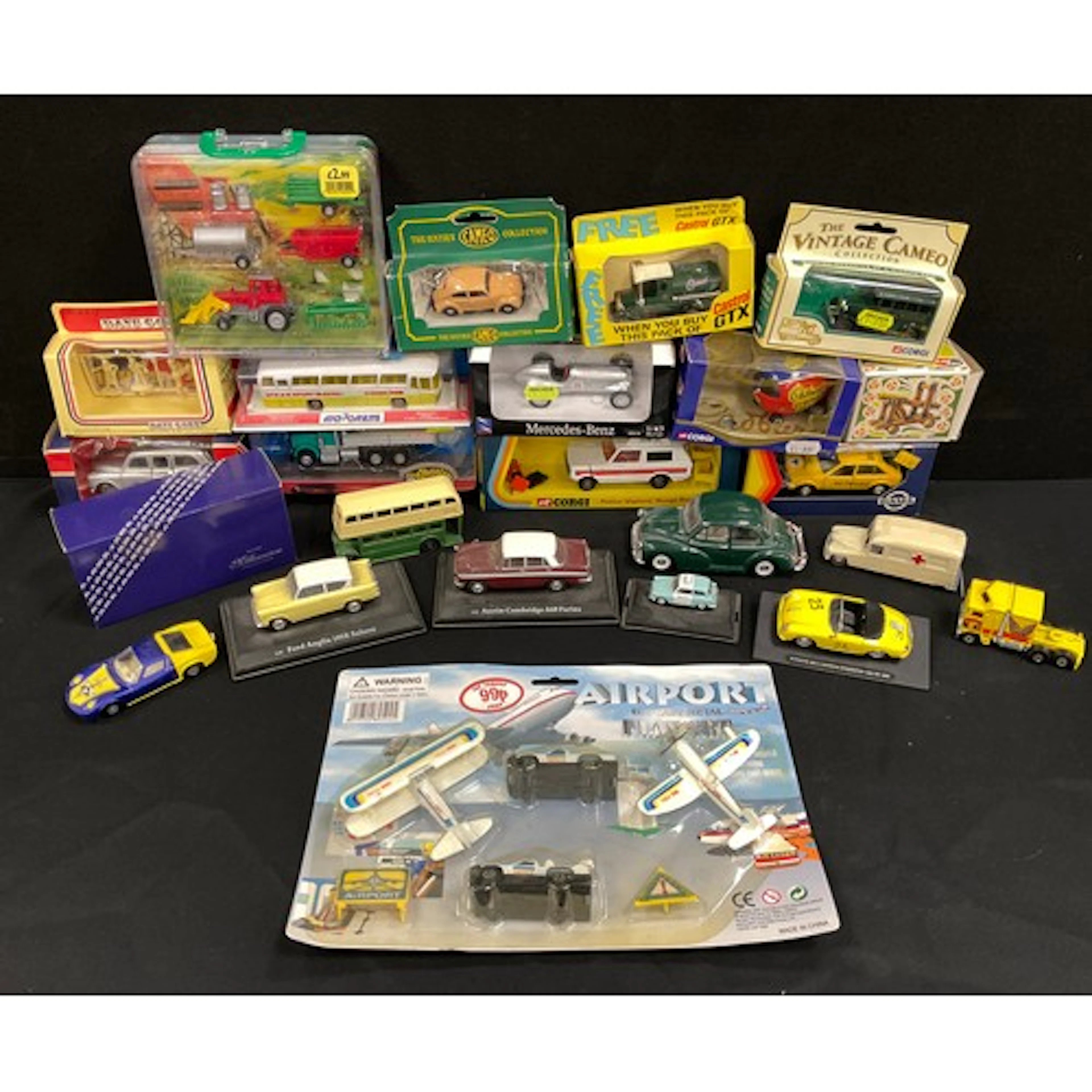 Various diecast motor vehicles including a Corgi No.461 Poli...