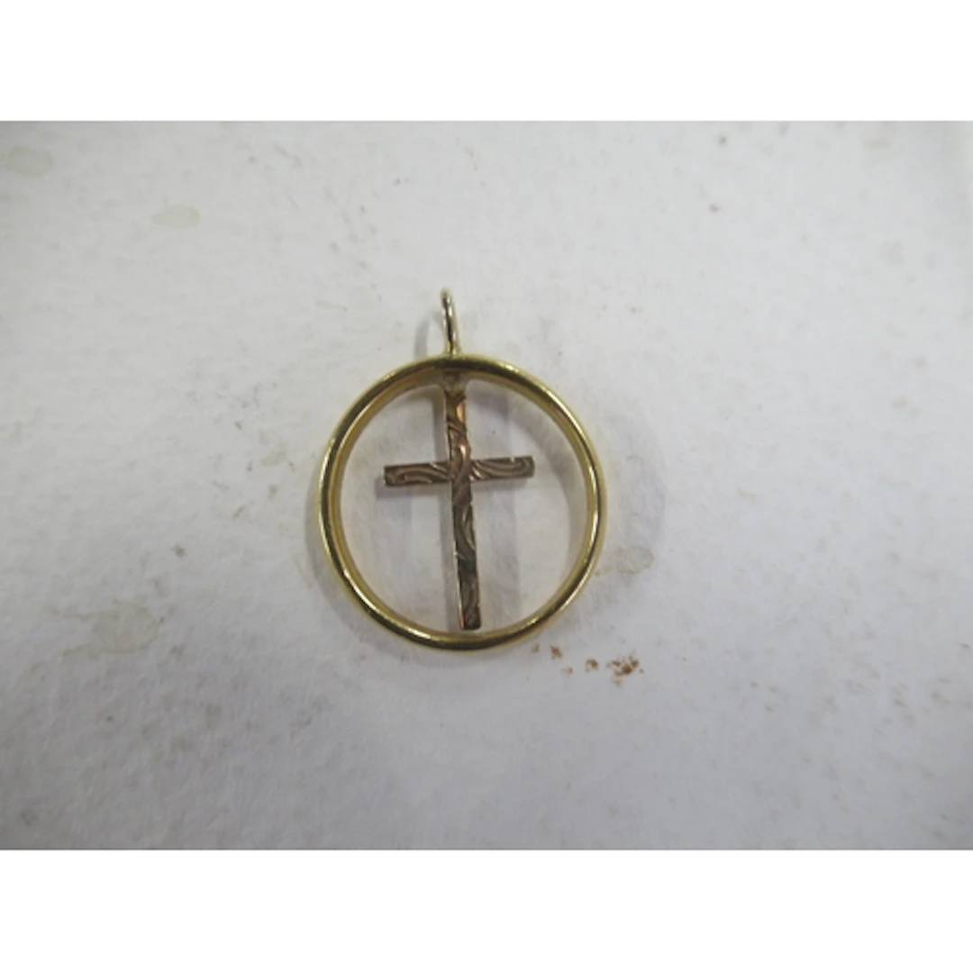 A 9ct gold pendant, set with a cross, weight 2.8g