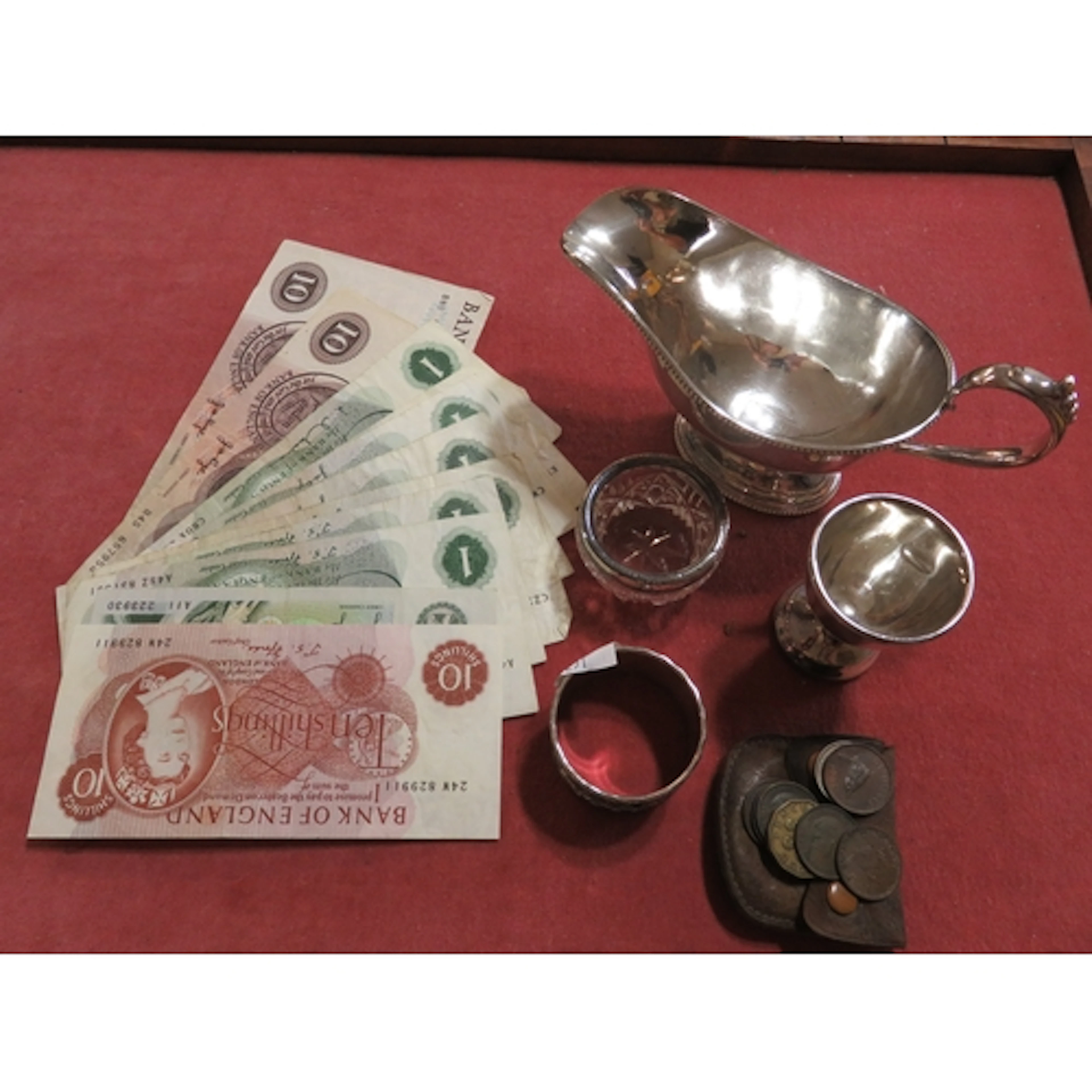 Small quantity of Bank of England £10, £1, and ten shilling ...