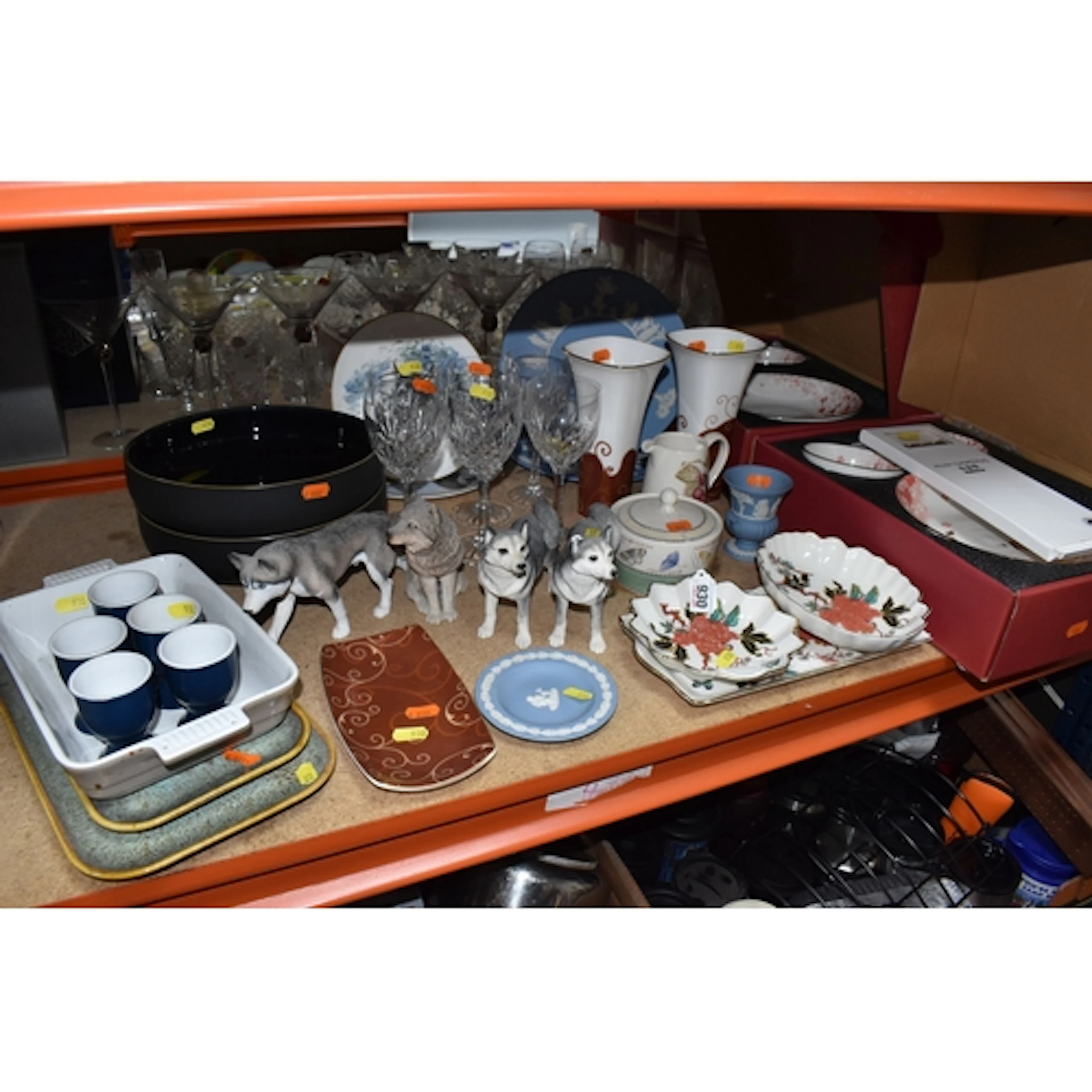 A GROUP OF CERAMICS AND GLASS ETC to include two boxed Chine...