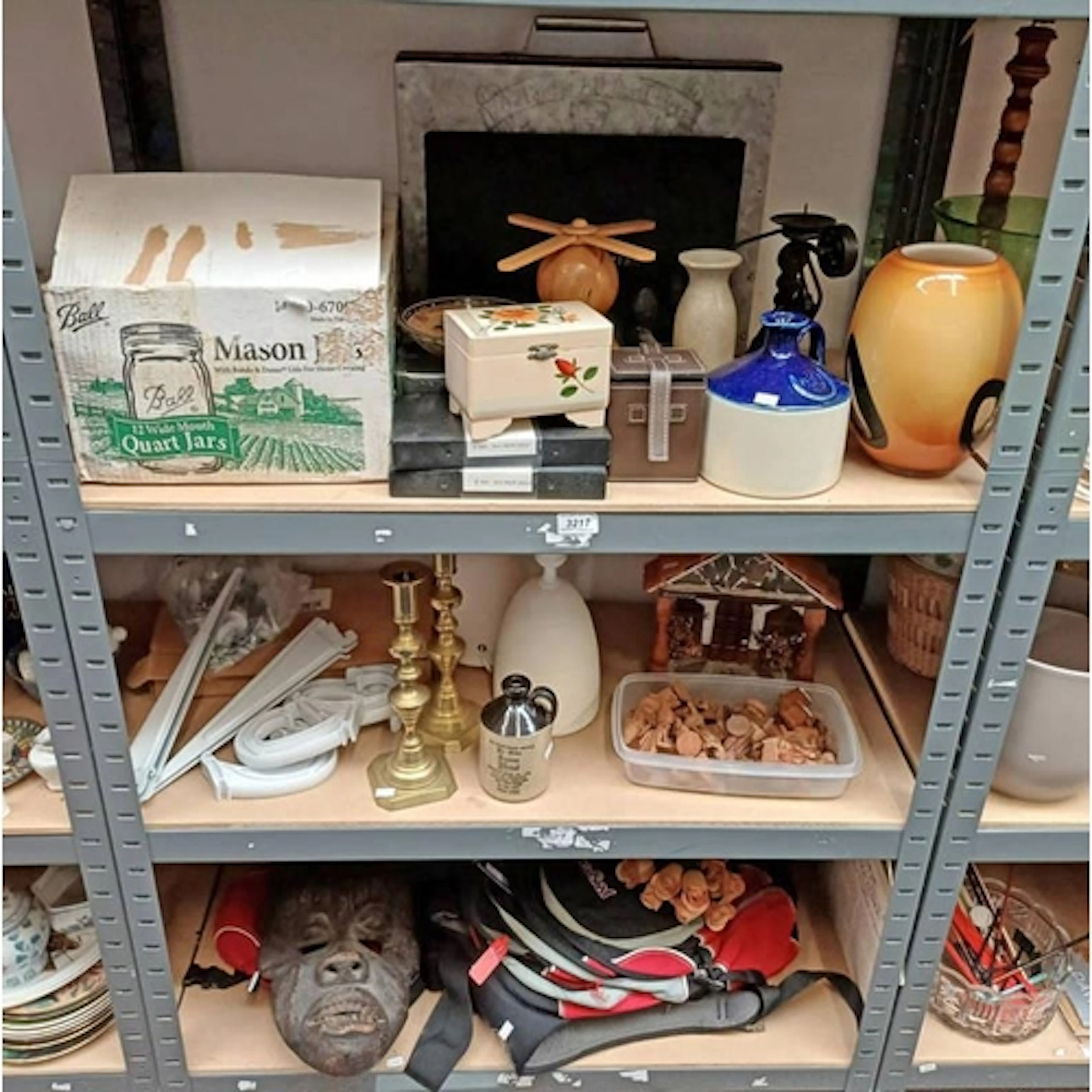 SELECTION OF VARIOUS ITEMS INCLUDING AFRICAN CARVED WOODEN T...
