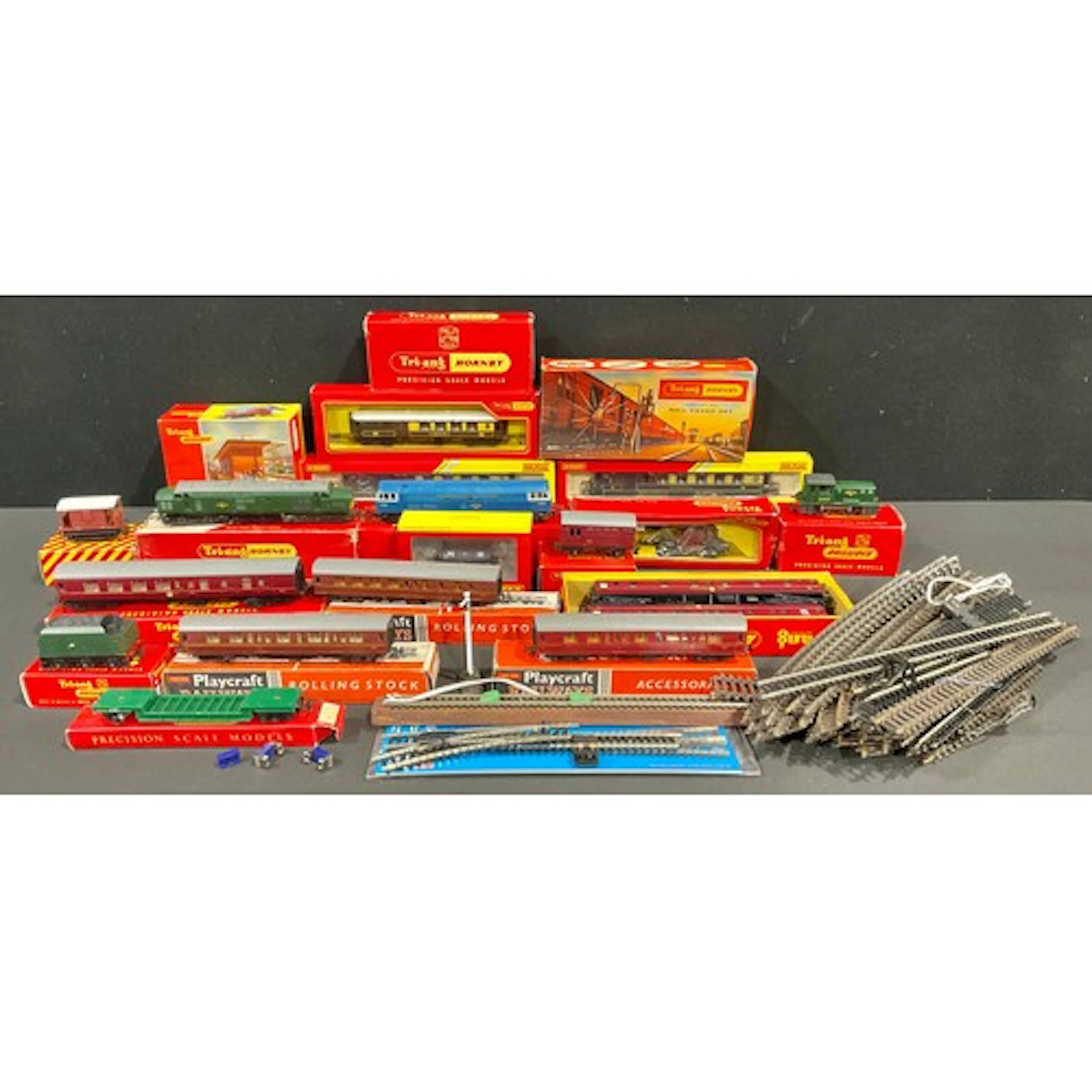 Triang-Hornby - A quantity of Triang Hornby boxed model rail...