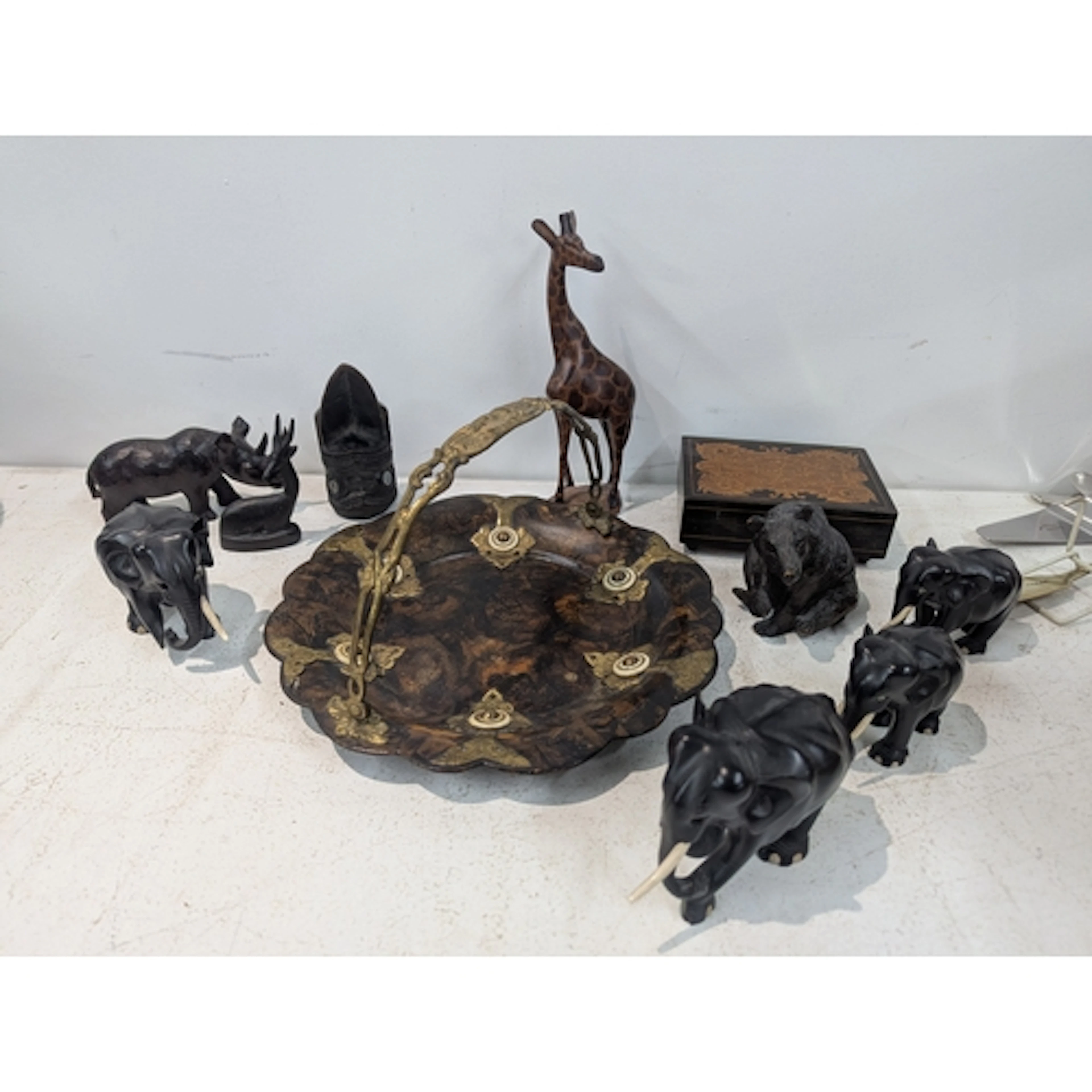 A mixed lot of collectables to include a faux walnut Paper M...