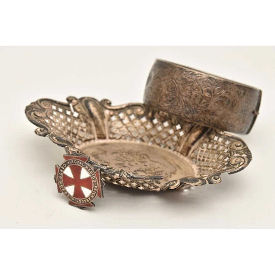 THREE ITEMS OF SILVER, to include an AF silver bonbon dish o...
