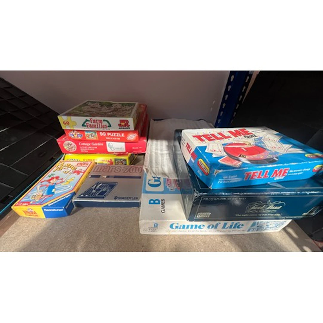 Boxed games to include Trivial Pursuit, Game of Life, jigsaw...