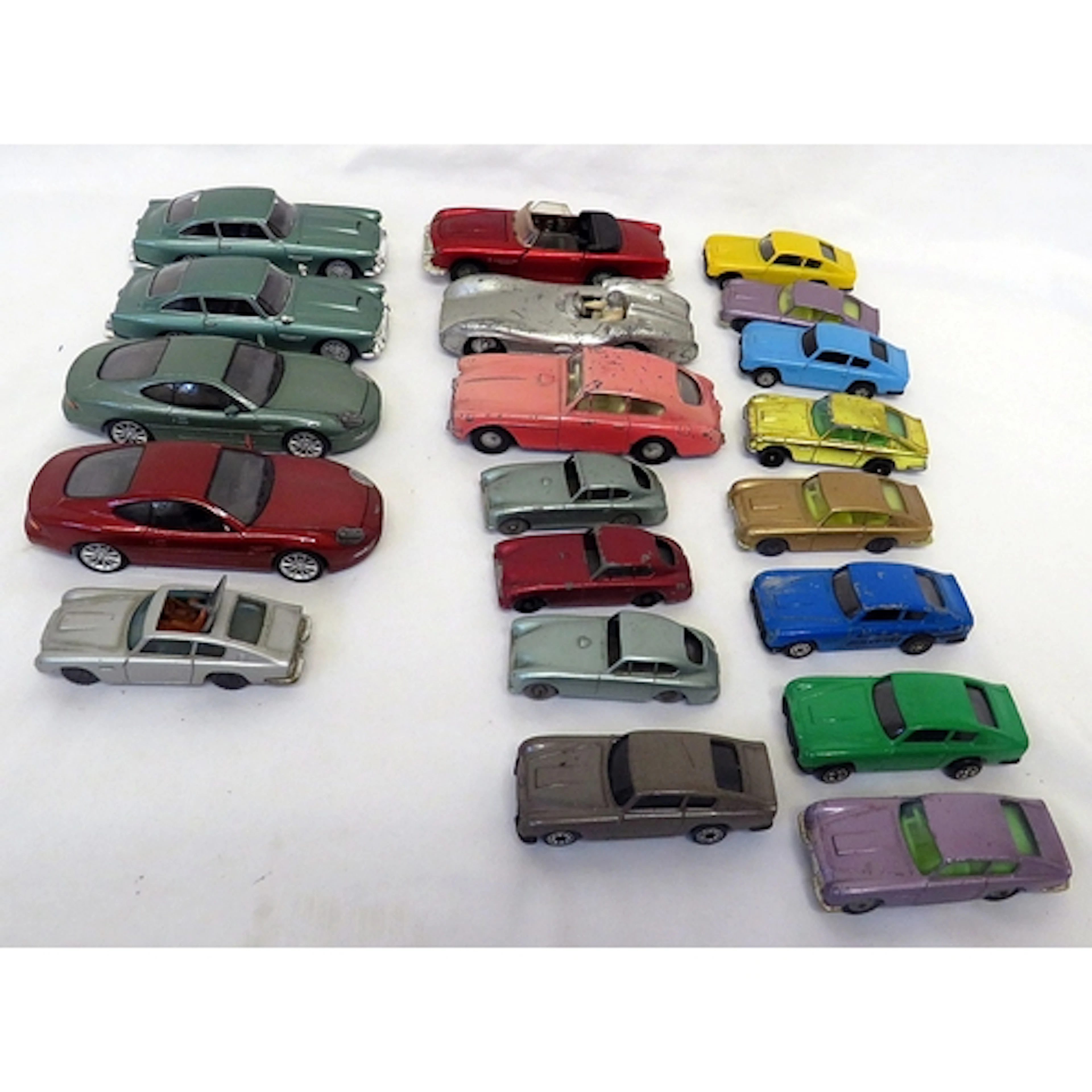 Unboxed Model Vehicles: Spot-On Aston Martin salmon pink, Cr...
