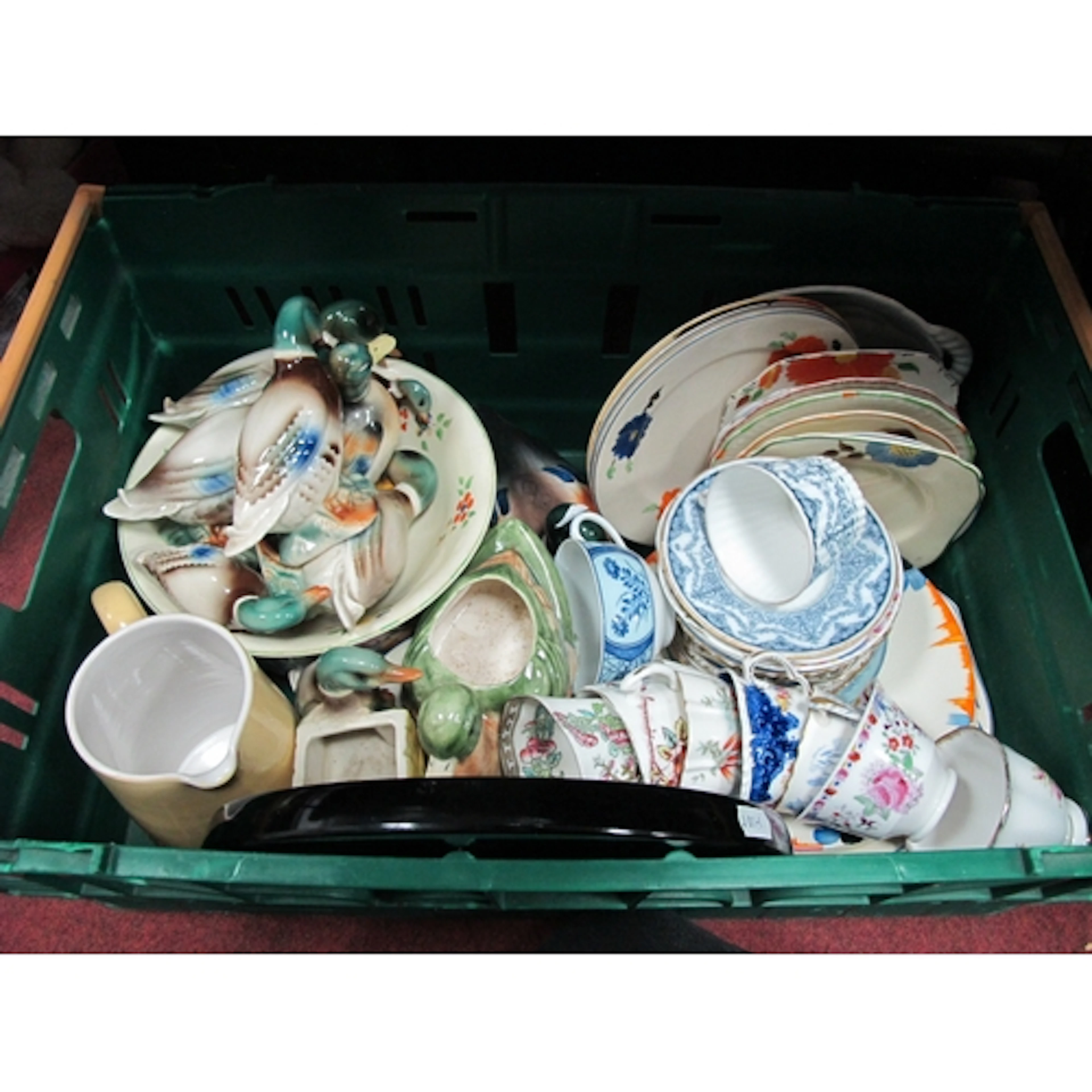 Ceramics, including mixed plates, vintage cups & saucers (We...