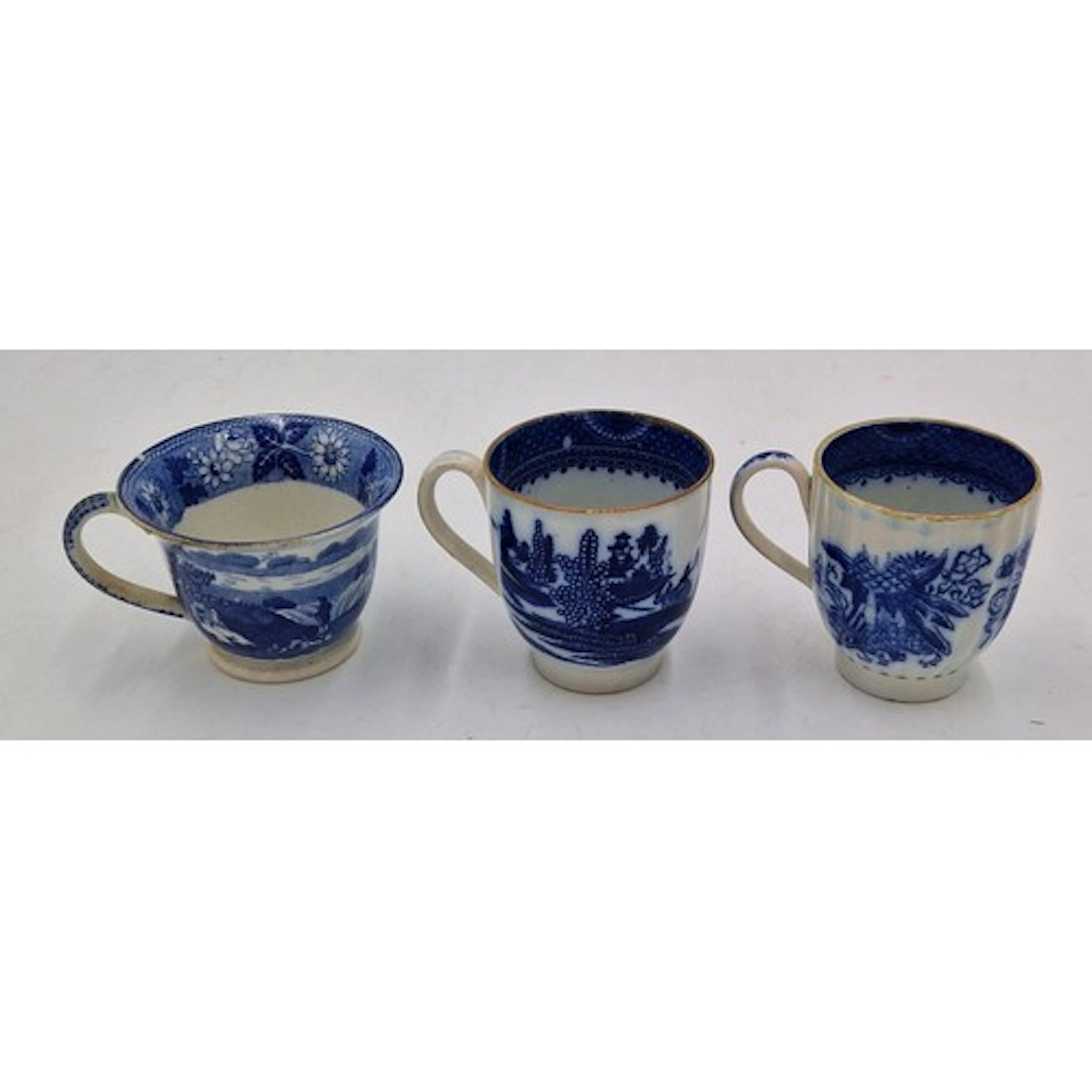A group of three early 19th century blue and white transfer ...