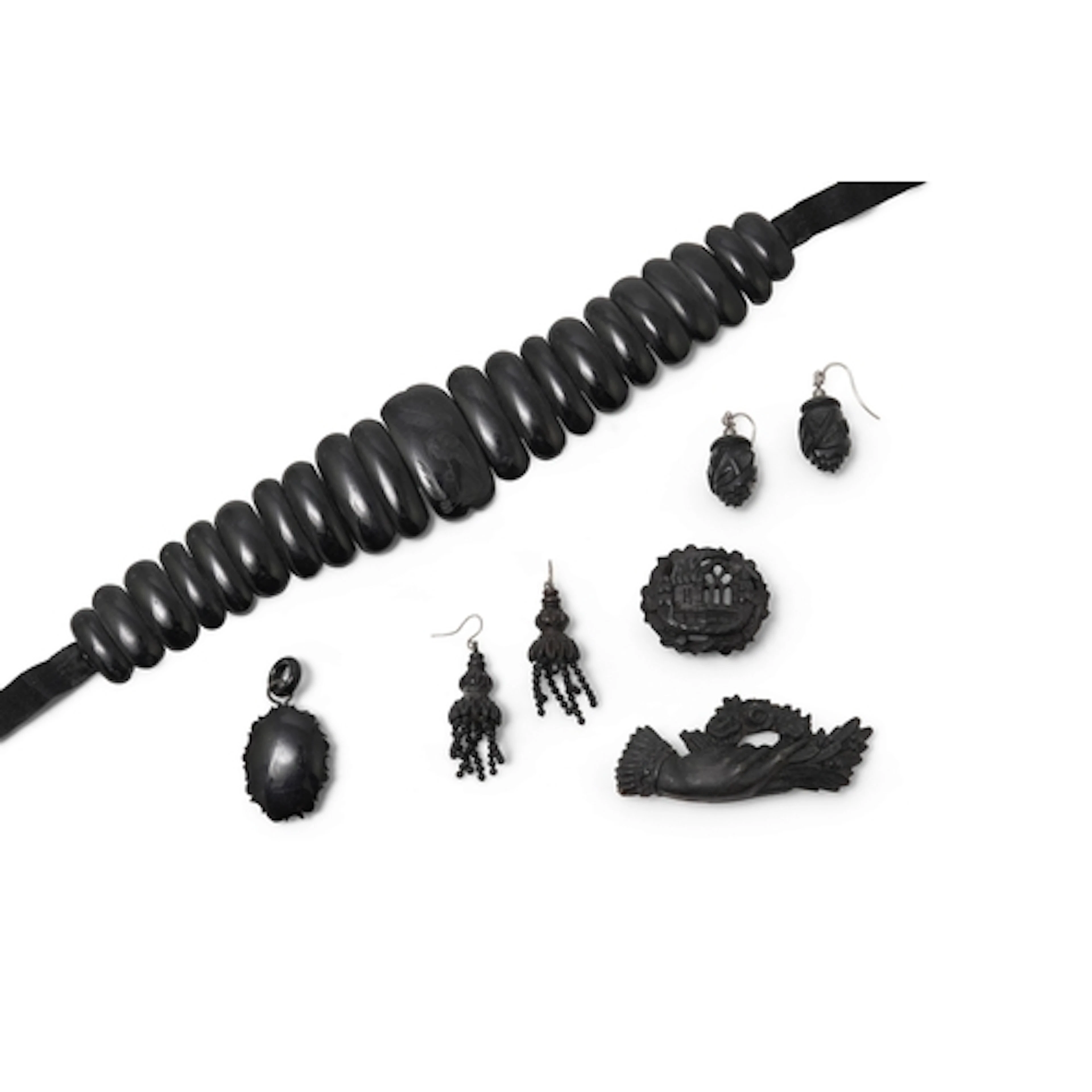 A collection of jewels, comprising: a moulded bog oak brooch...