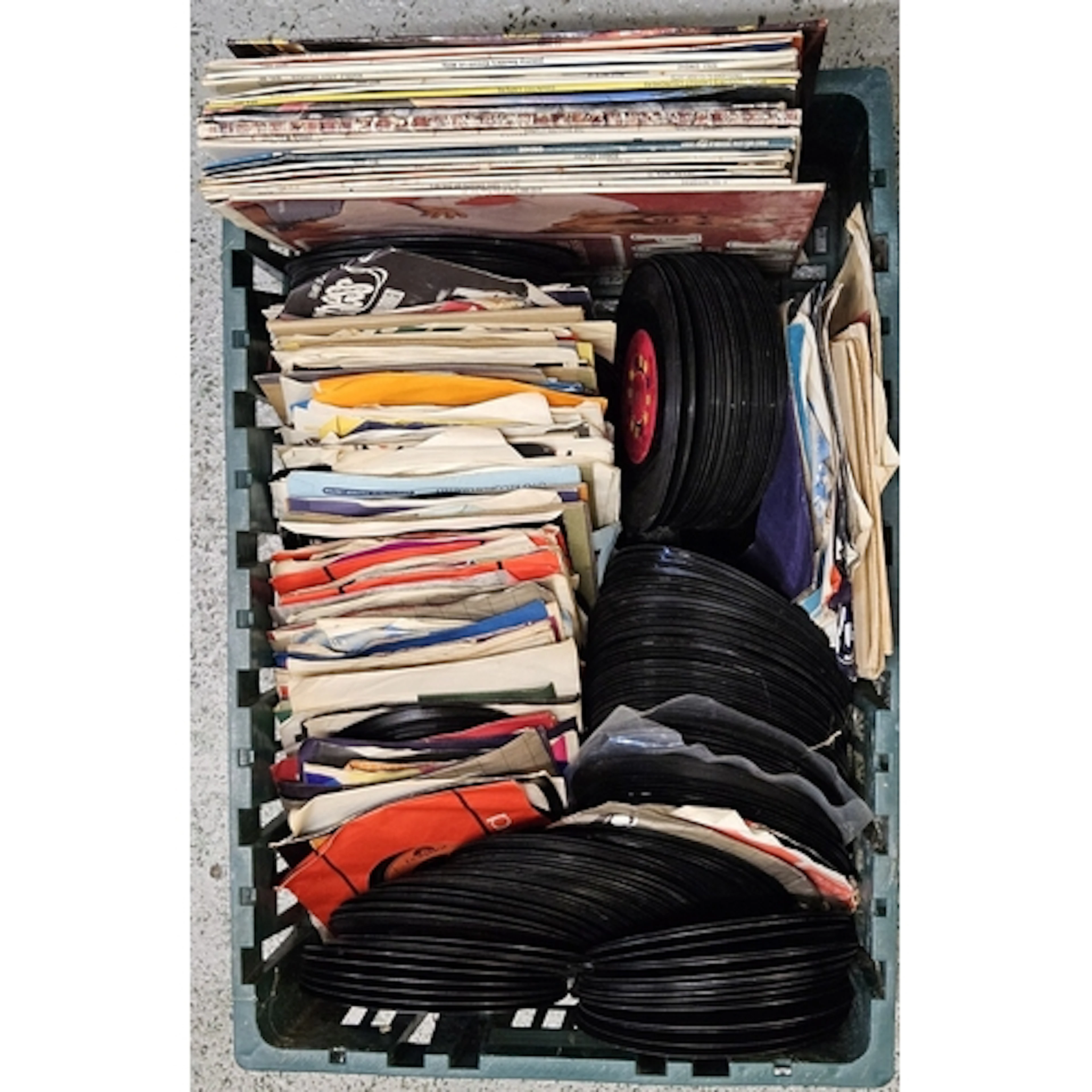 Mixed Box Vinyl mainly 7" singles (no covers) incl. signed A...