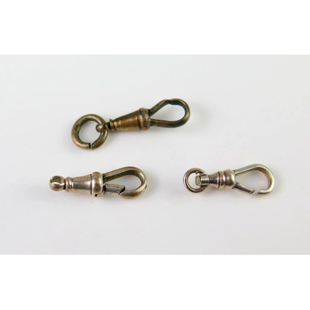 Three silver dog clips, 5.8g