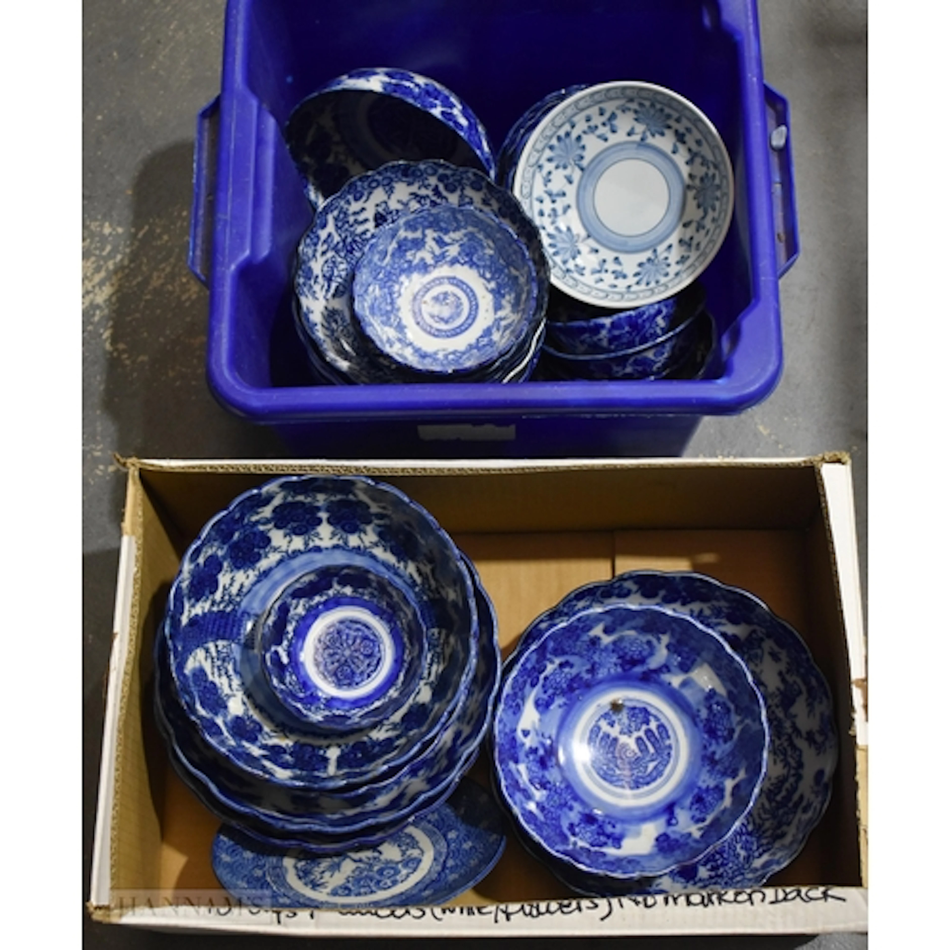 ASSORTED 19TH/20TH CENTURY JAPANESE BLUE AND WHITE PORCELAIN...