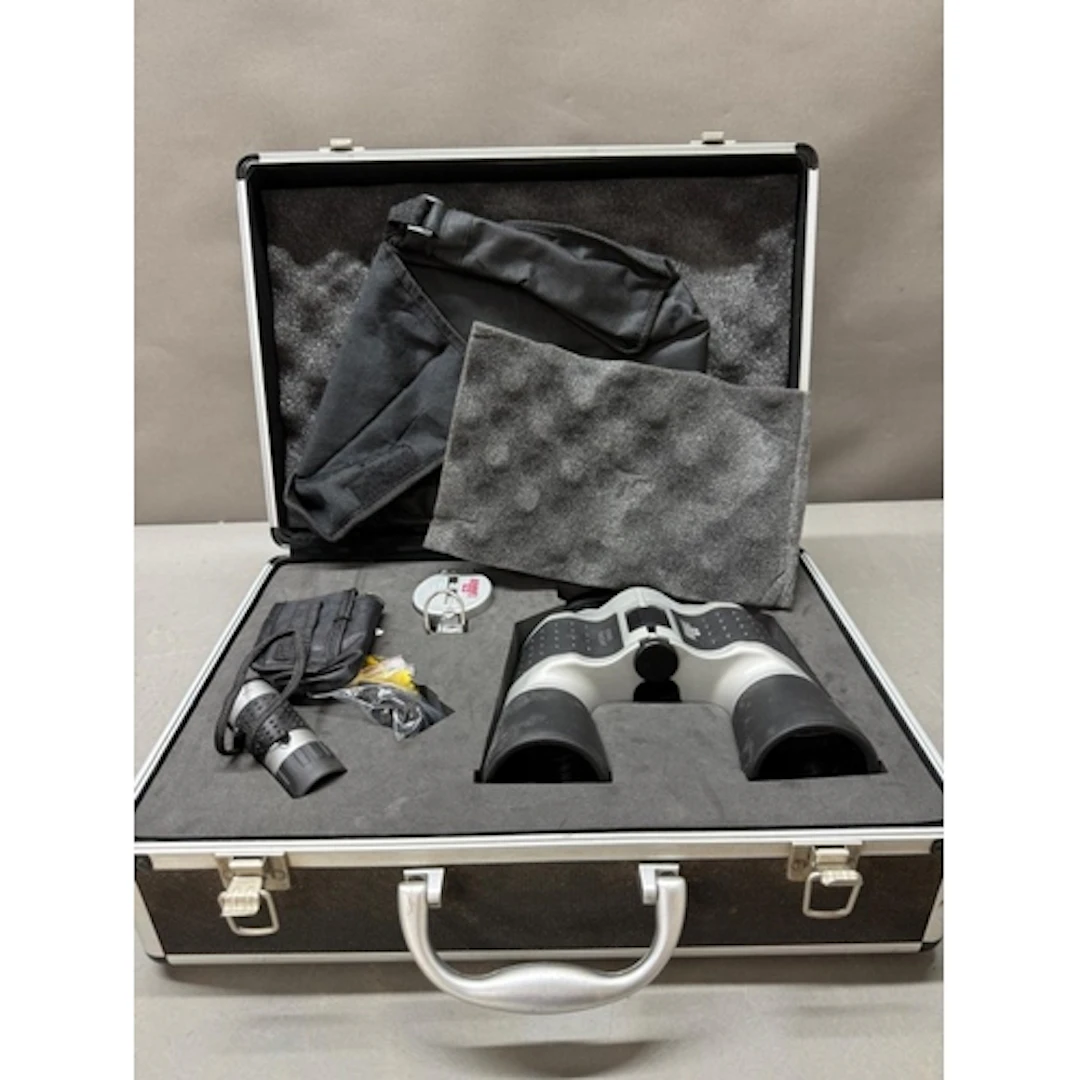 A Hummel optics set in aluminium case.