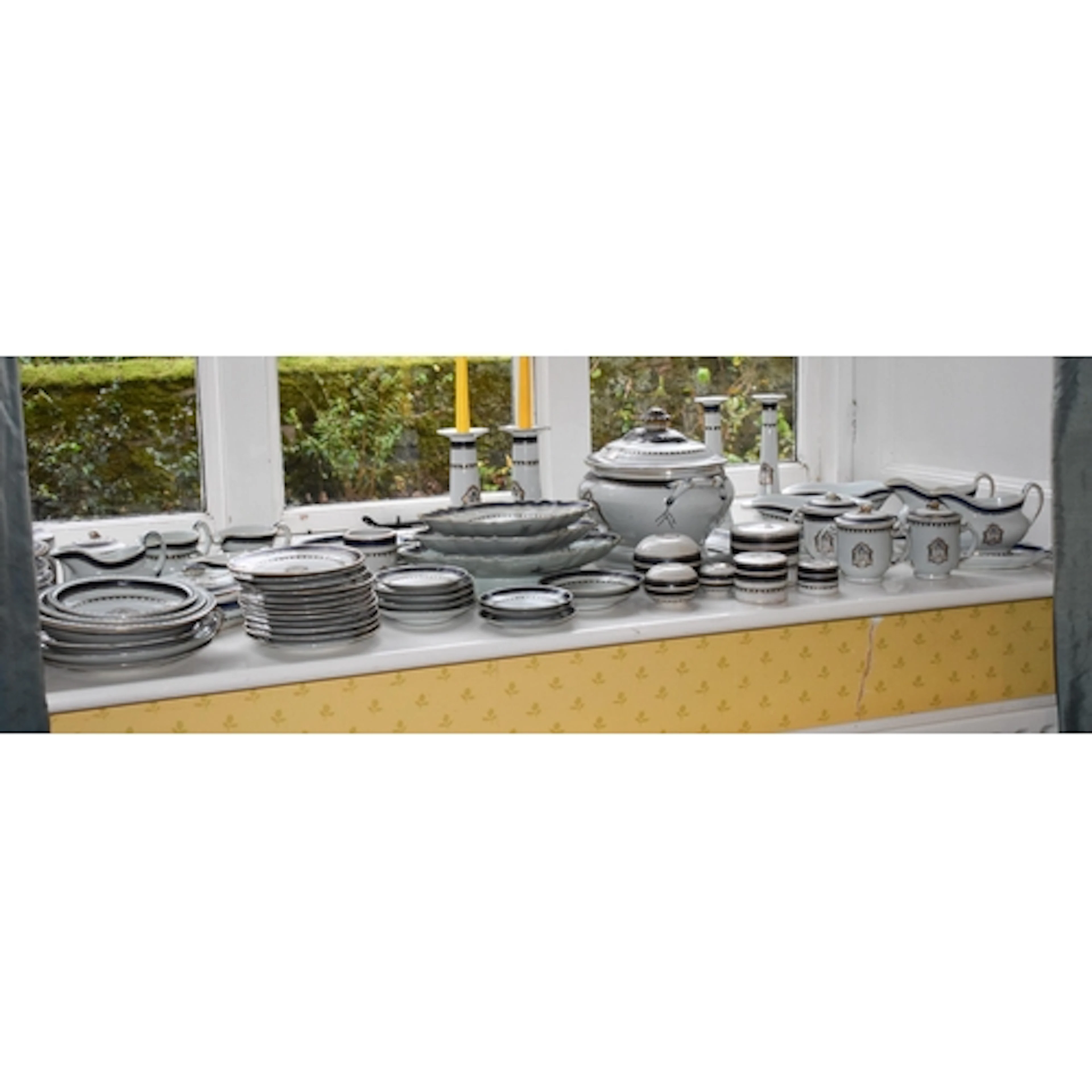 AN IMPORTANT 18TH CENTURY CHINESE EXPORT PORCELAIN SERVICE Q...