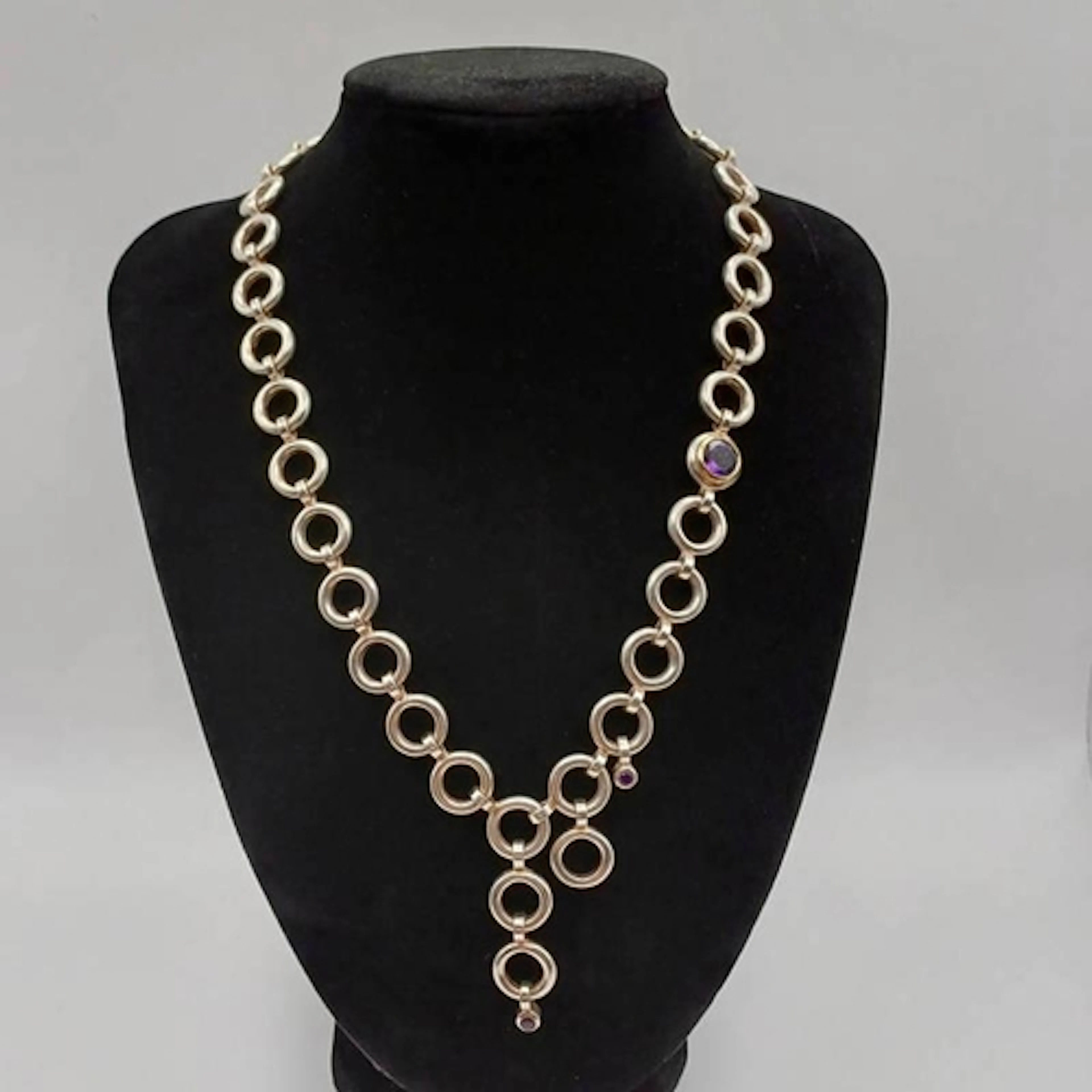MODERN SILVER HOOP NECKLACE SET WITH AMETHYSTS BY MING LAMPS...