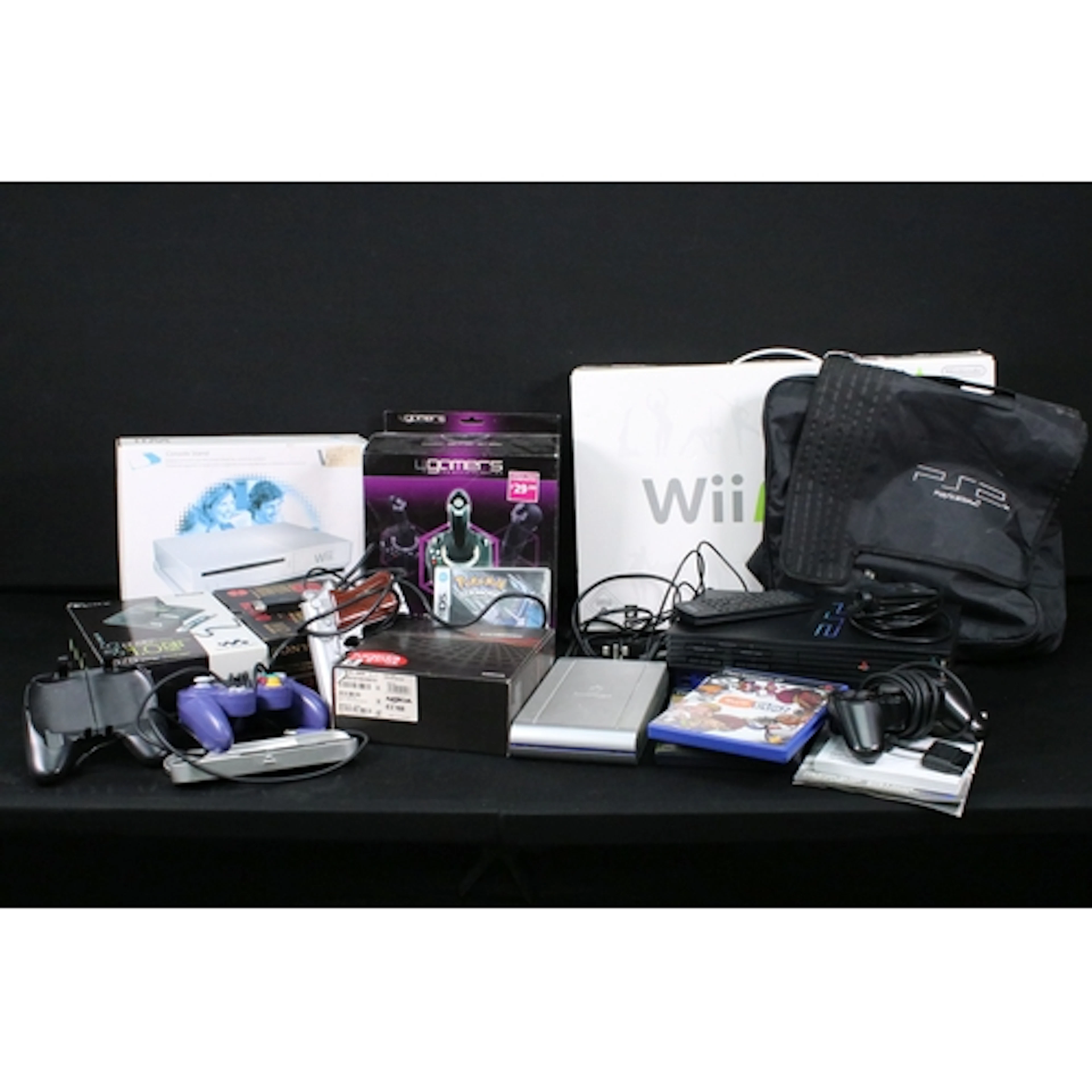 Gaming - Collection of gaming consoles and accessories to in...