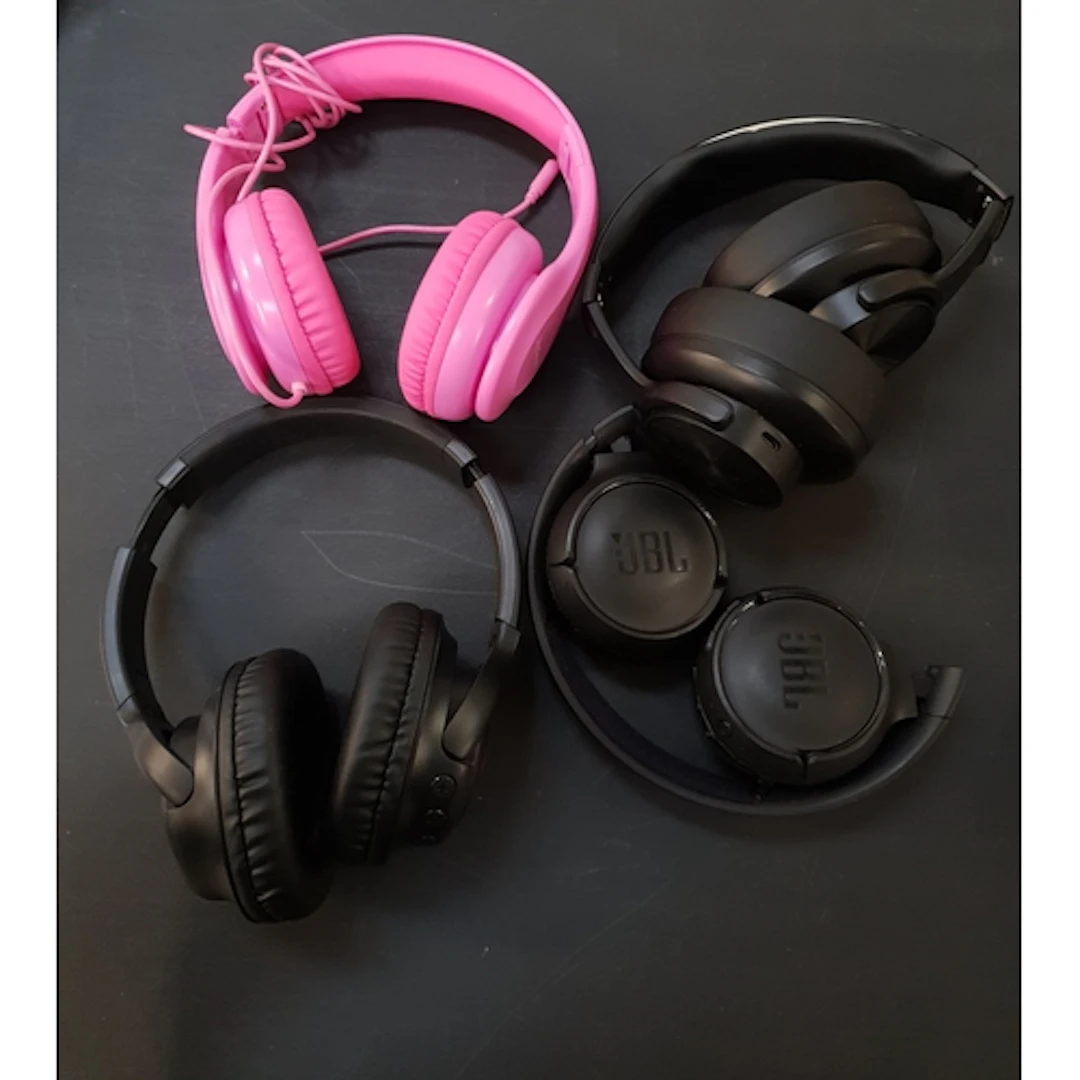 ONE BAG OF HEADPHONES including JBL