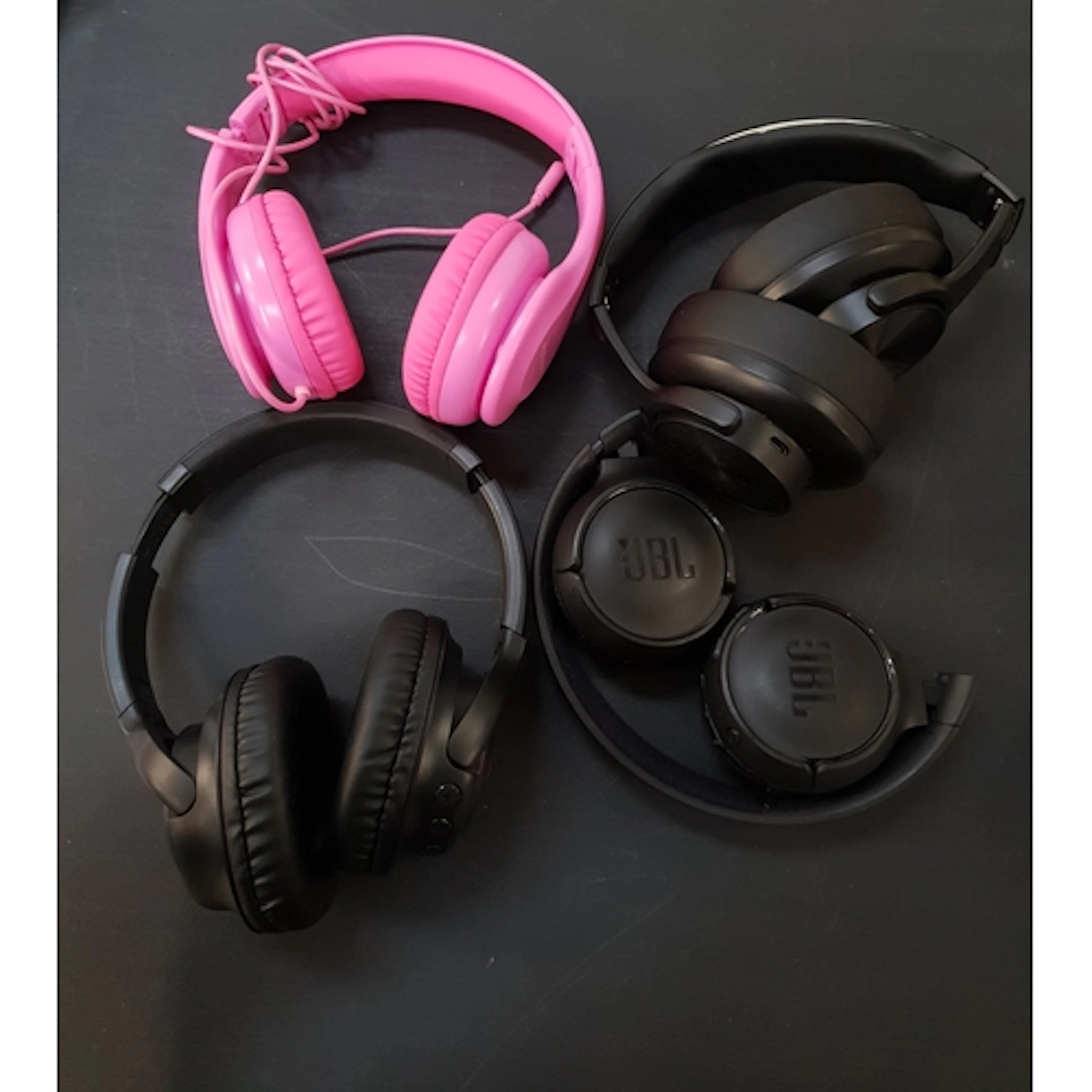 ONE BAG OF HEADPHONES including JBL