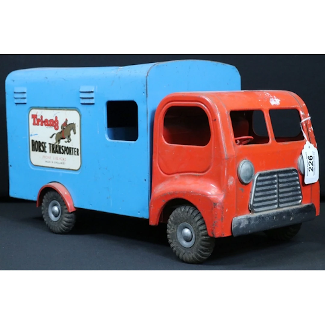 Triang tinplate Horse Transporter Truck model, with red cab ...