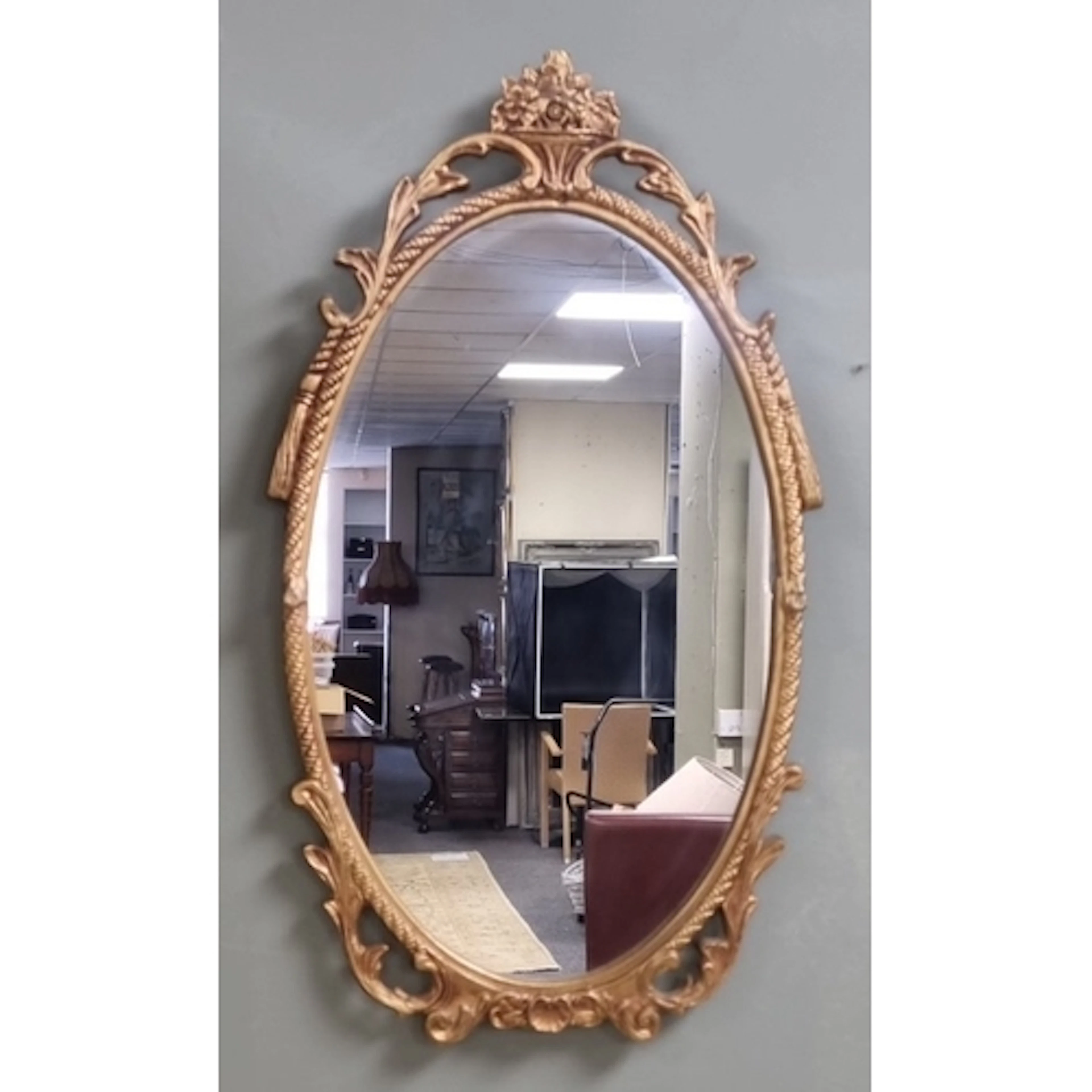 Ornate Gilt oval wall mirror H: 50 cm x W: 28 cm.