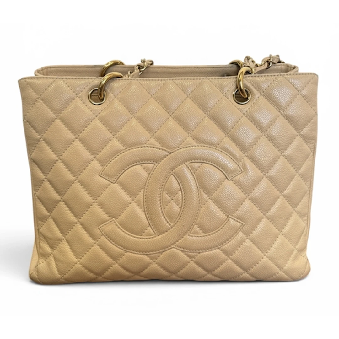 A LADIES CHANEL LEATHER HANDBAG CIRCA 2008 33cm x 24cm x 13c...