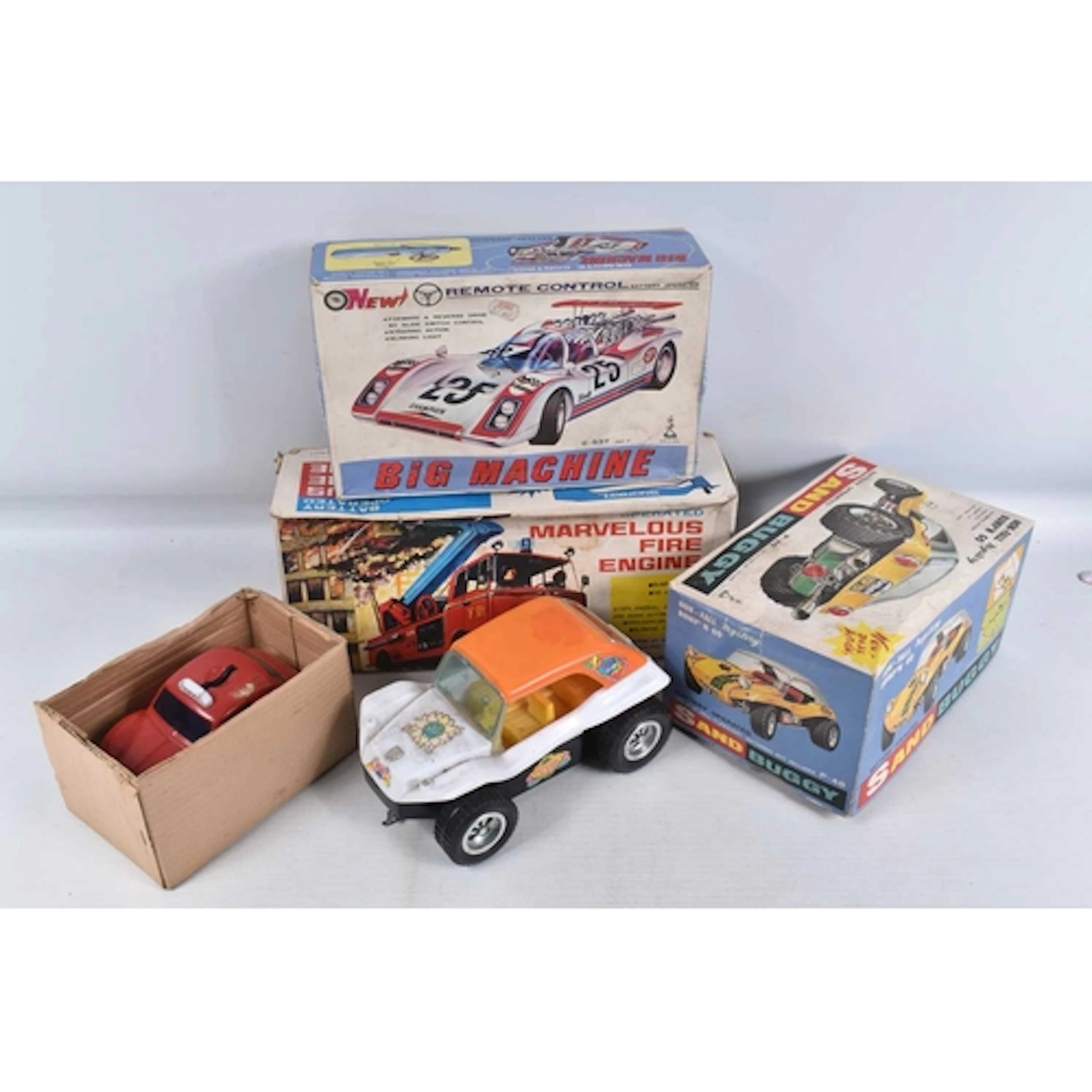 A SELECTION OF BATTERY OPERATED JAPANESE MODEL CARS, to incl...