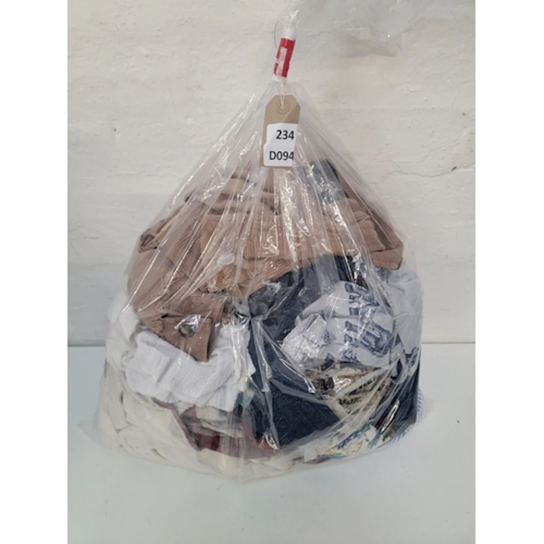 ONE BAG OF MAINLY LADIES CLOTHING ITEMS