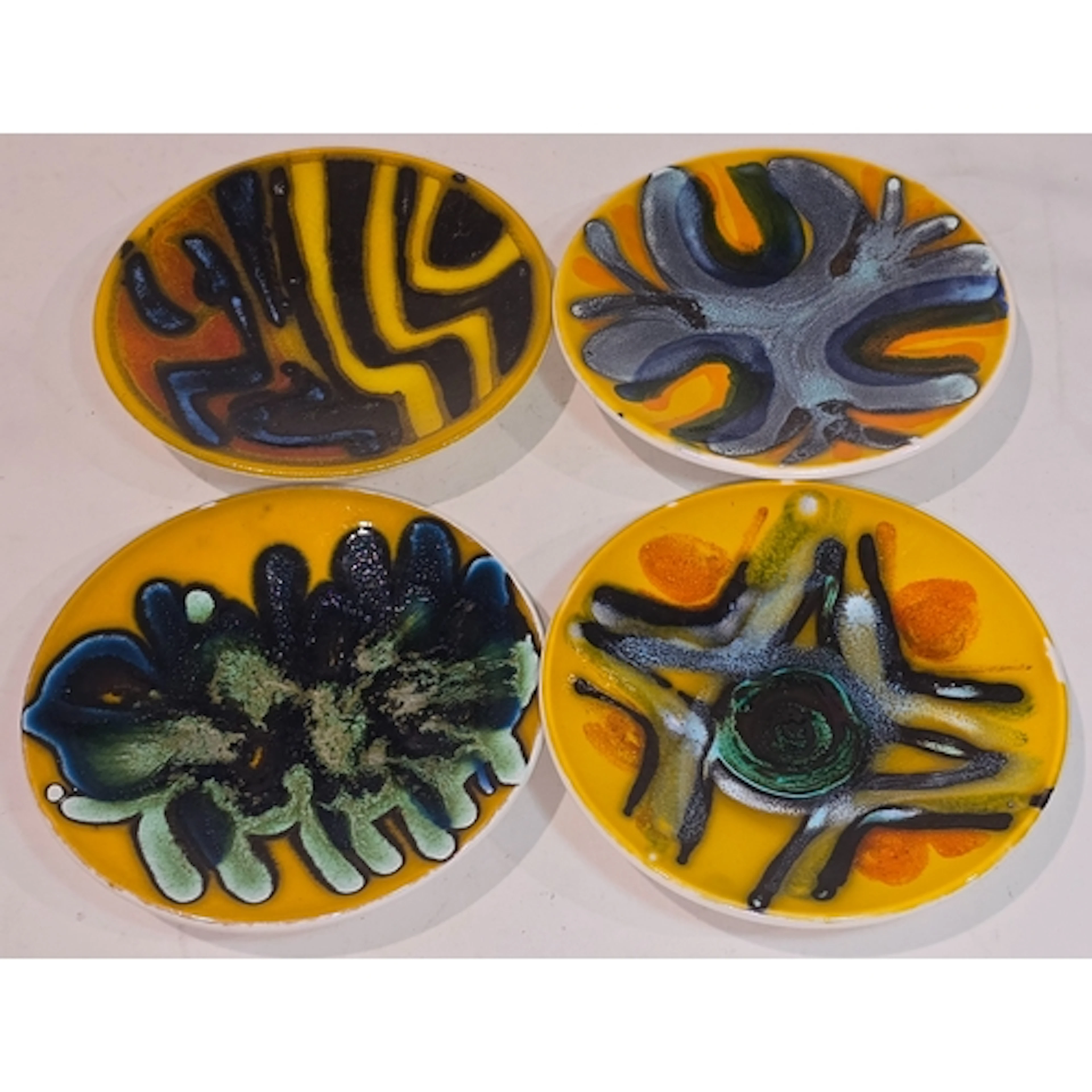 Poole Pottery group of shape 49 Delphis pin dishes 5" dia (4...