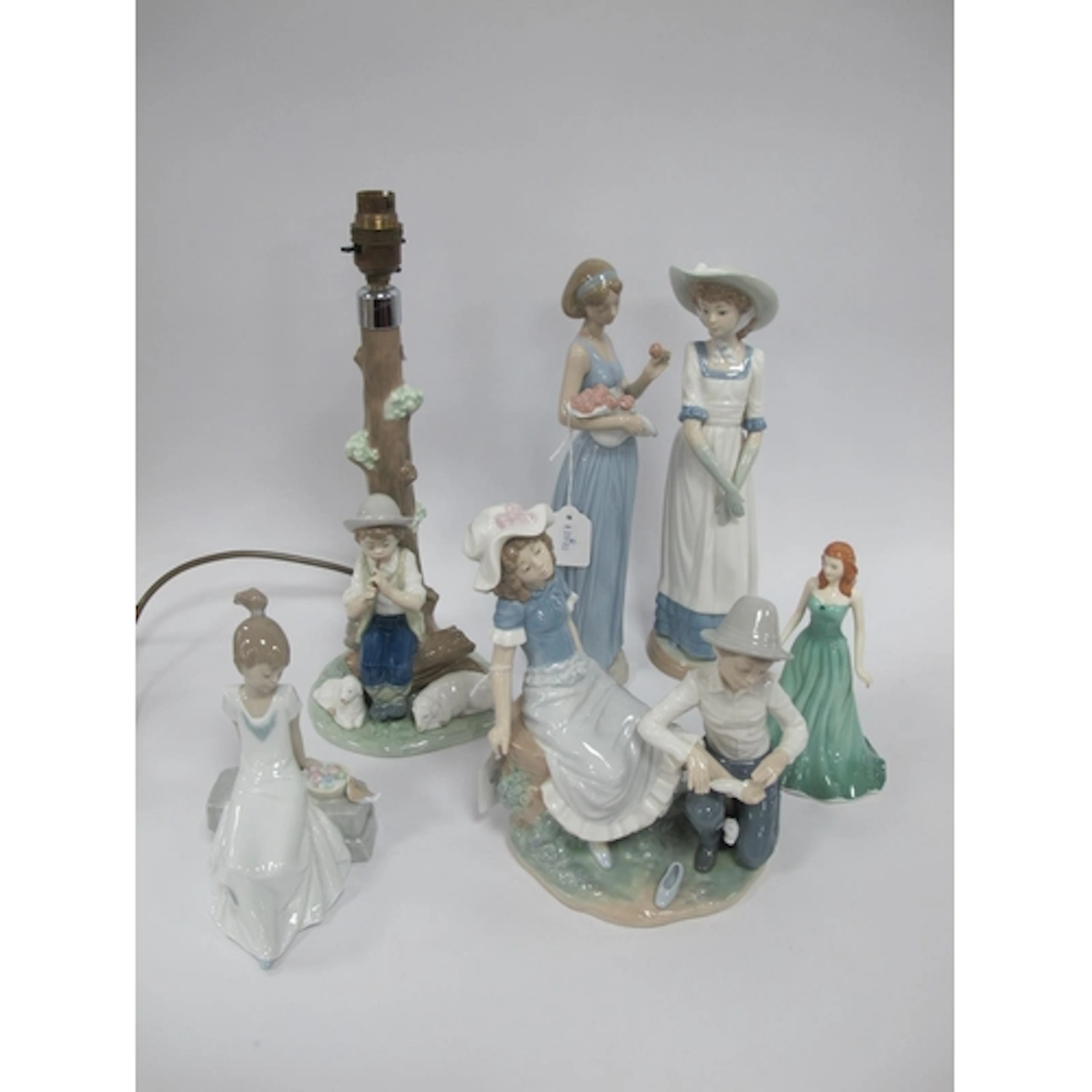 Nao Pastorcillo Flautist Lamp, ribbon tier, group, three ind...
