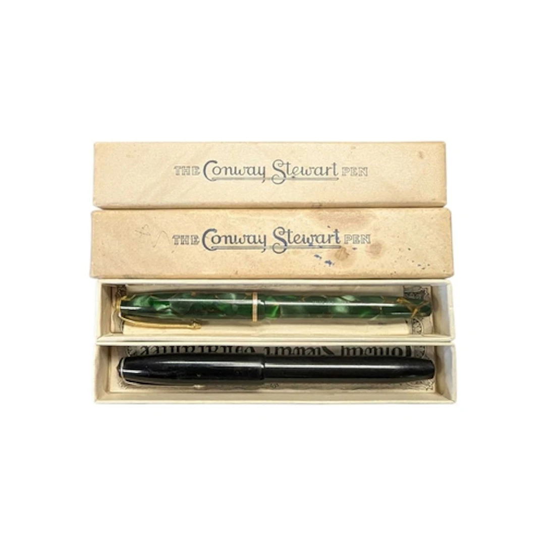 Conway Stewart - Two vintage 20th century boxed fountain wri...