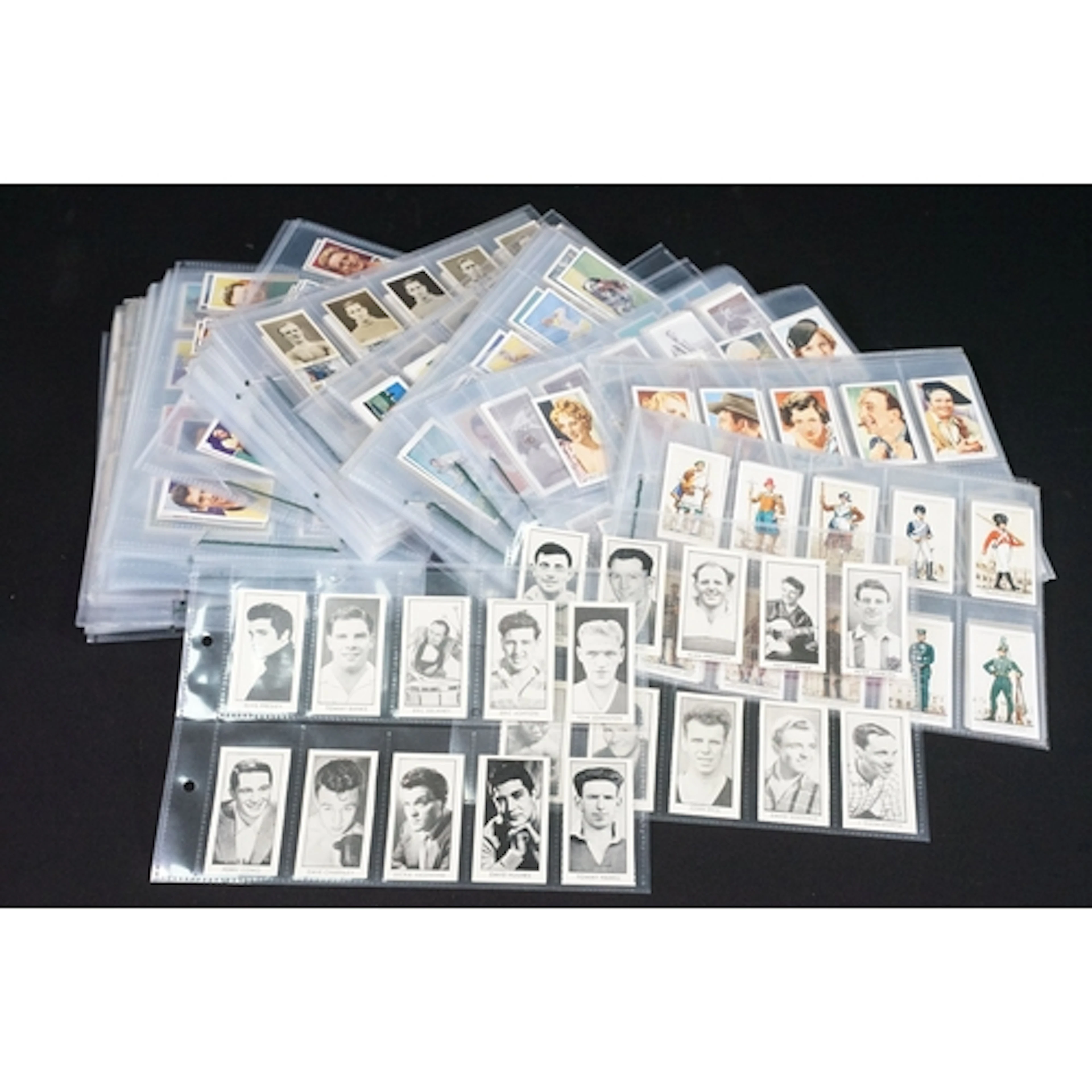 Cigarette Cards - A large collection of mixed cigarette & tr...