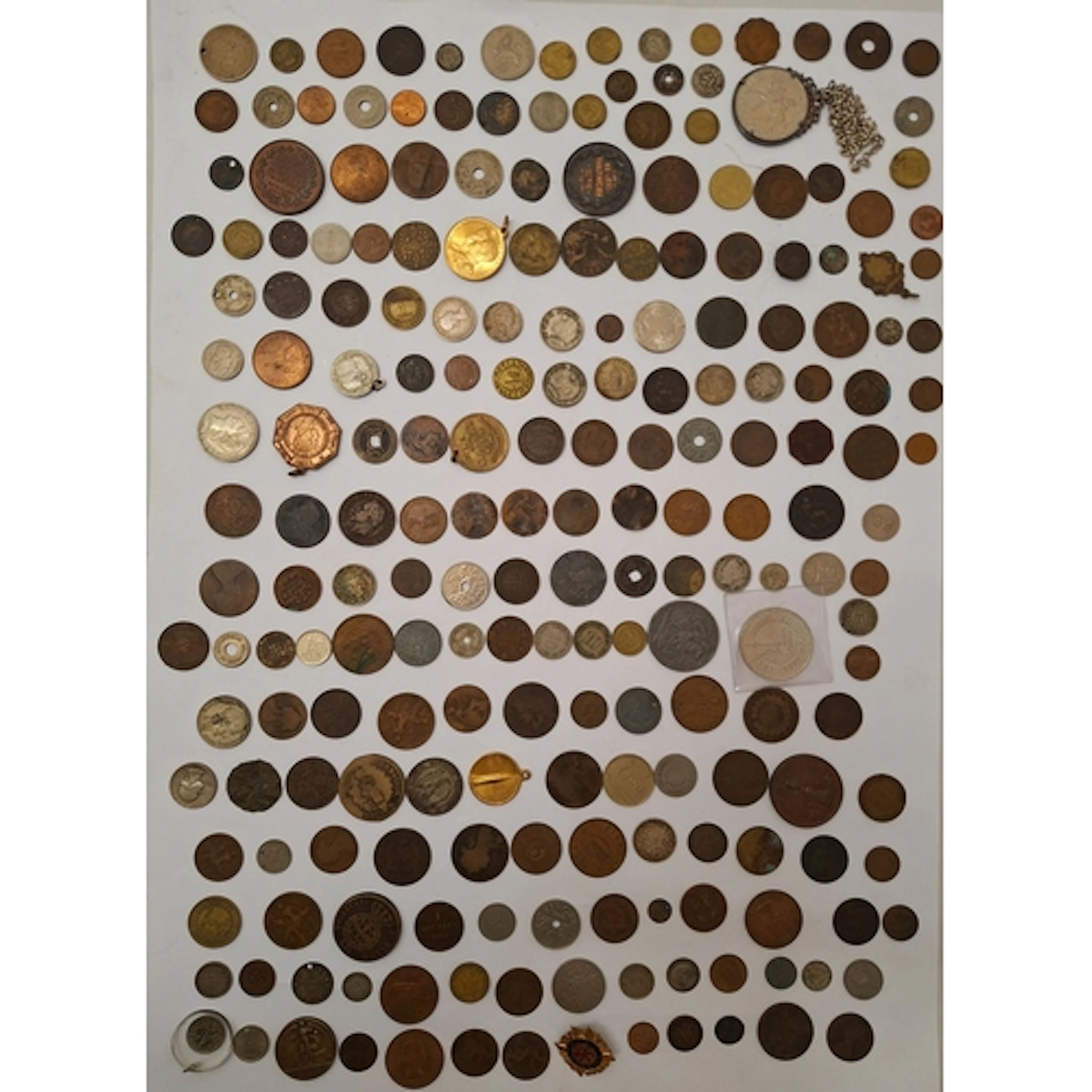 World Coins, some British, some white metal, £5 crown, early...