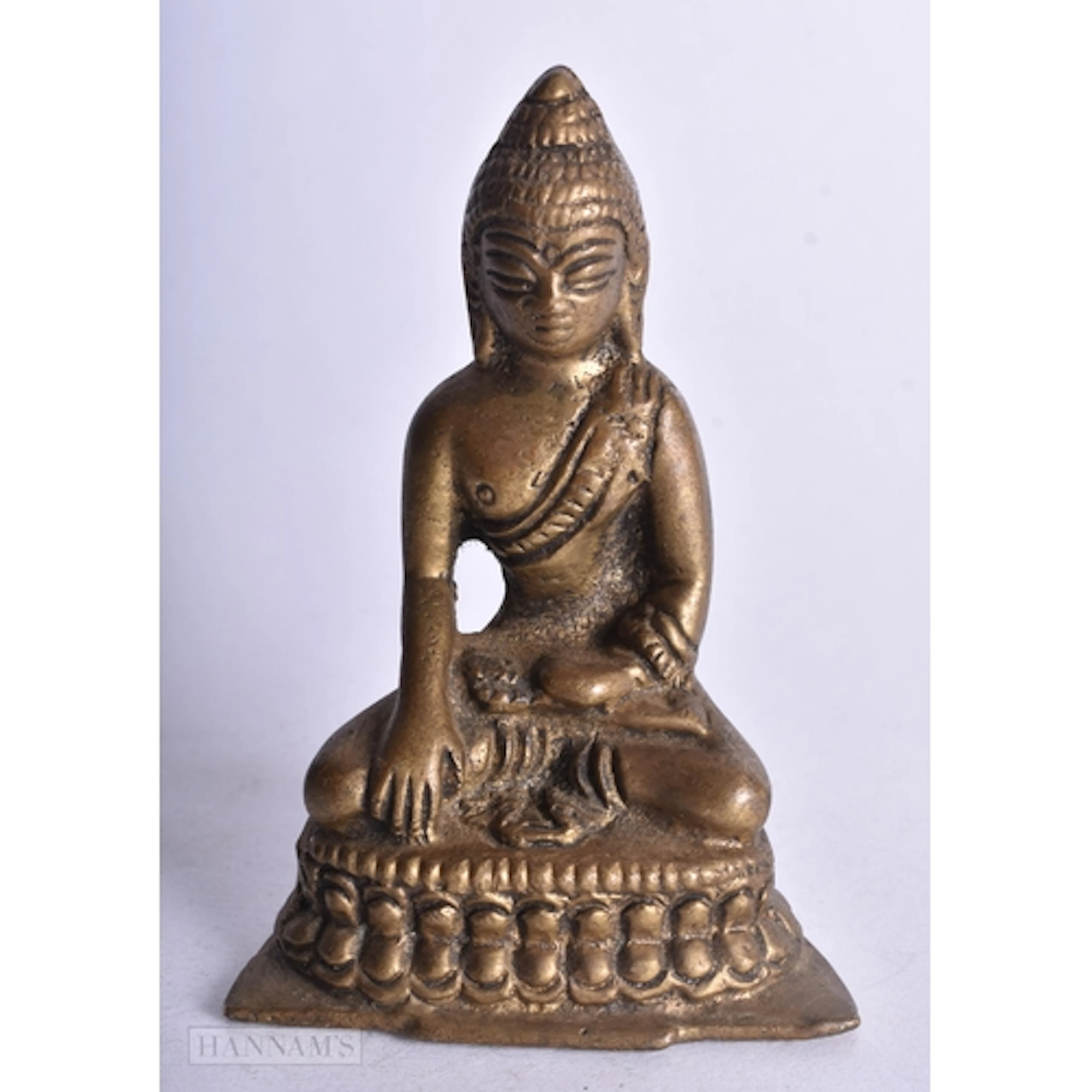 AN ANTIQUE ORIENTAL BRONZE BUDDHA. 8 cm x 5 cm.