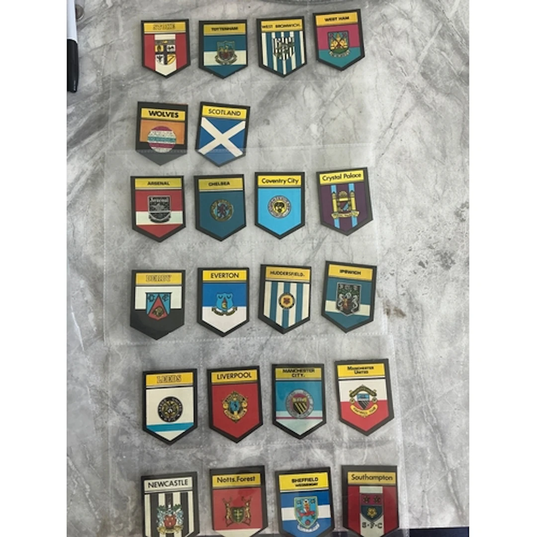 Babs Soccer Shield Football Cards: Team badges from the hard...